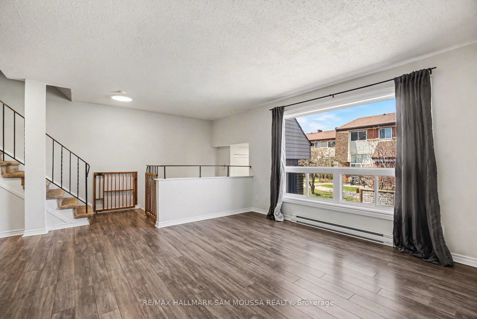 Photo 11 of 28C Woodvale Green, Ottawa, Craig Henry/Woodvale — HOMEH