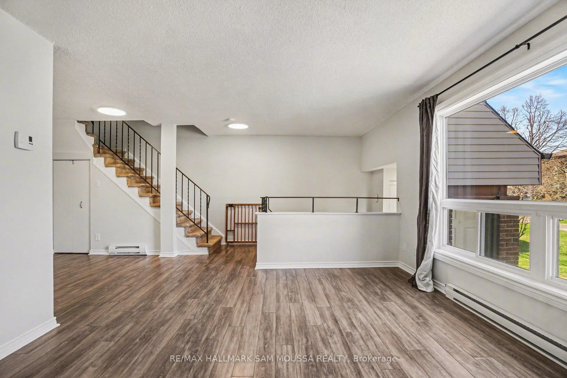 Photo 12 of 28C Woodvale Green, Ottawa, Craig Henry/Woodvale — HOMEH