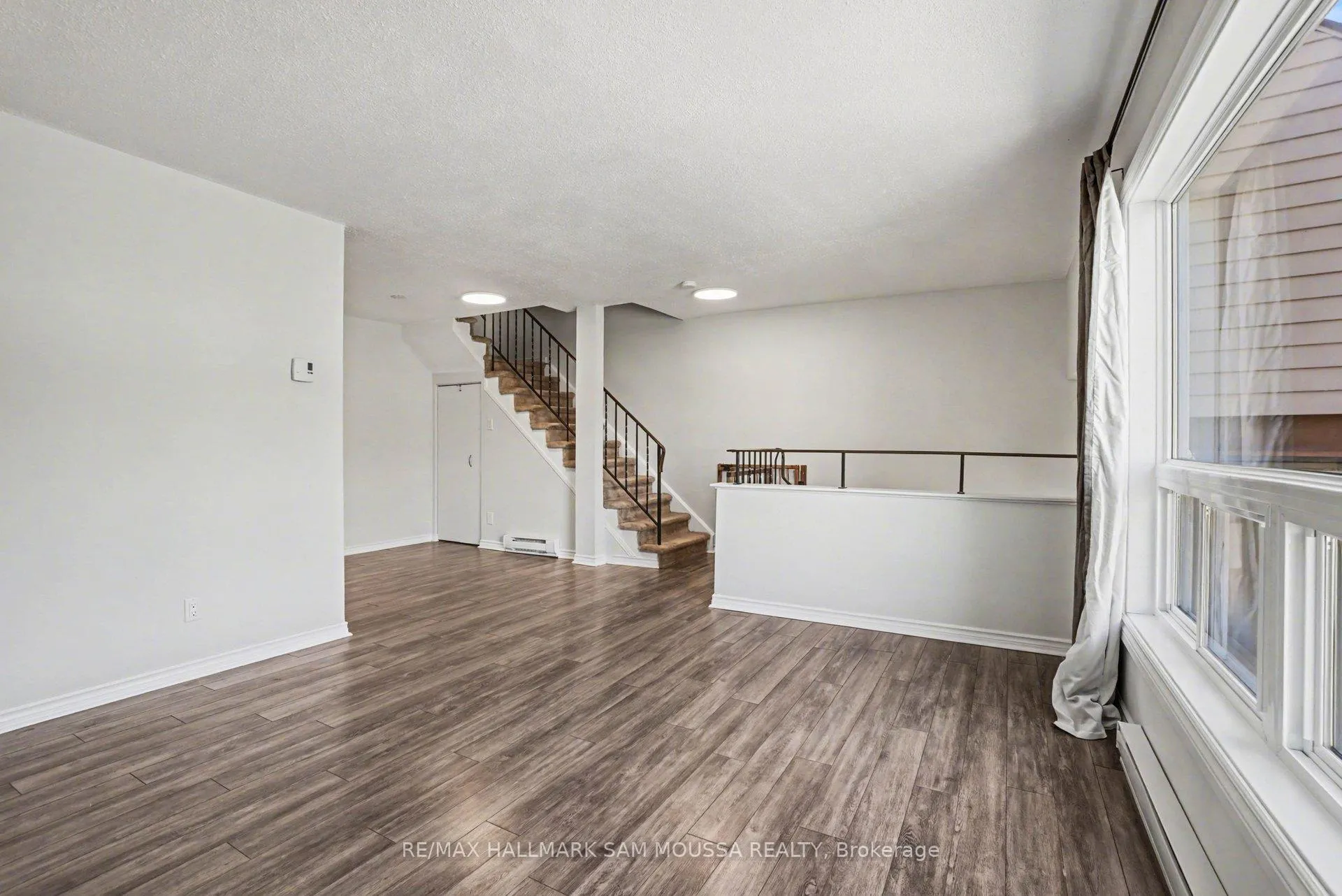 Photo 13 of 28C Woodvale Green, Ottawa, Craig Henry/Woodvale — HOMEH