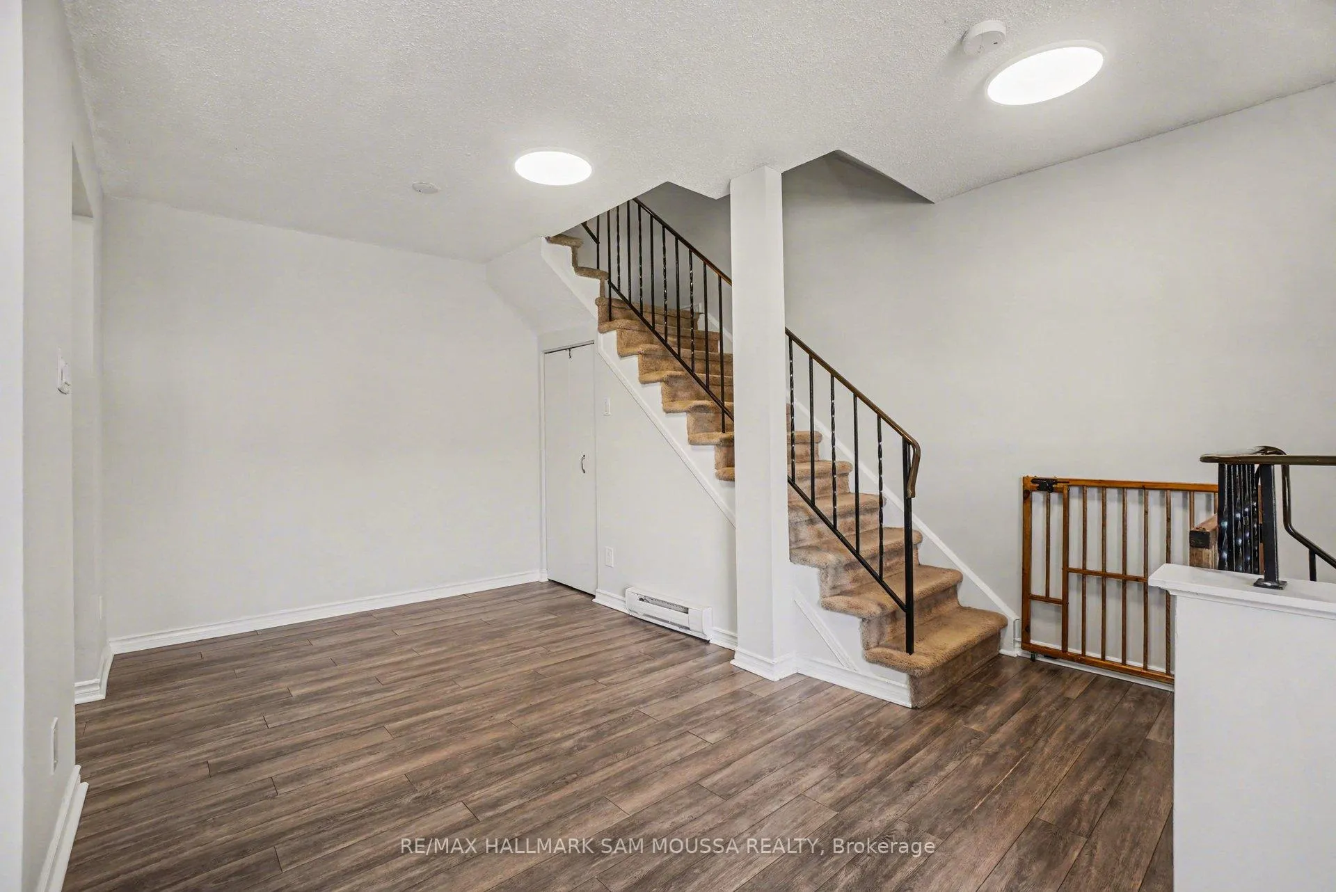 Photo 14 of 28C Woodvale Green, Ottawa, Craig Henry/Woodvale — HOMEH