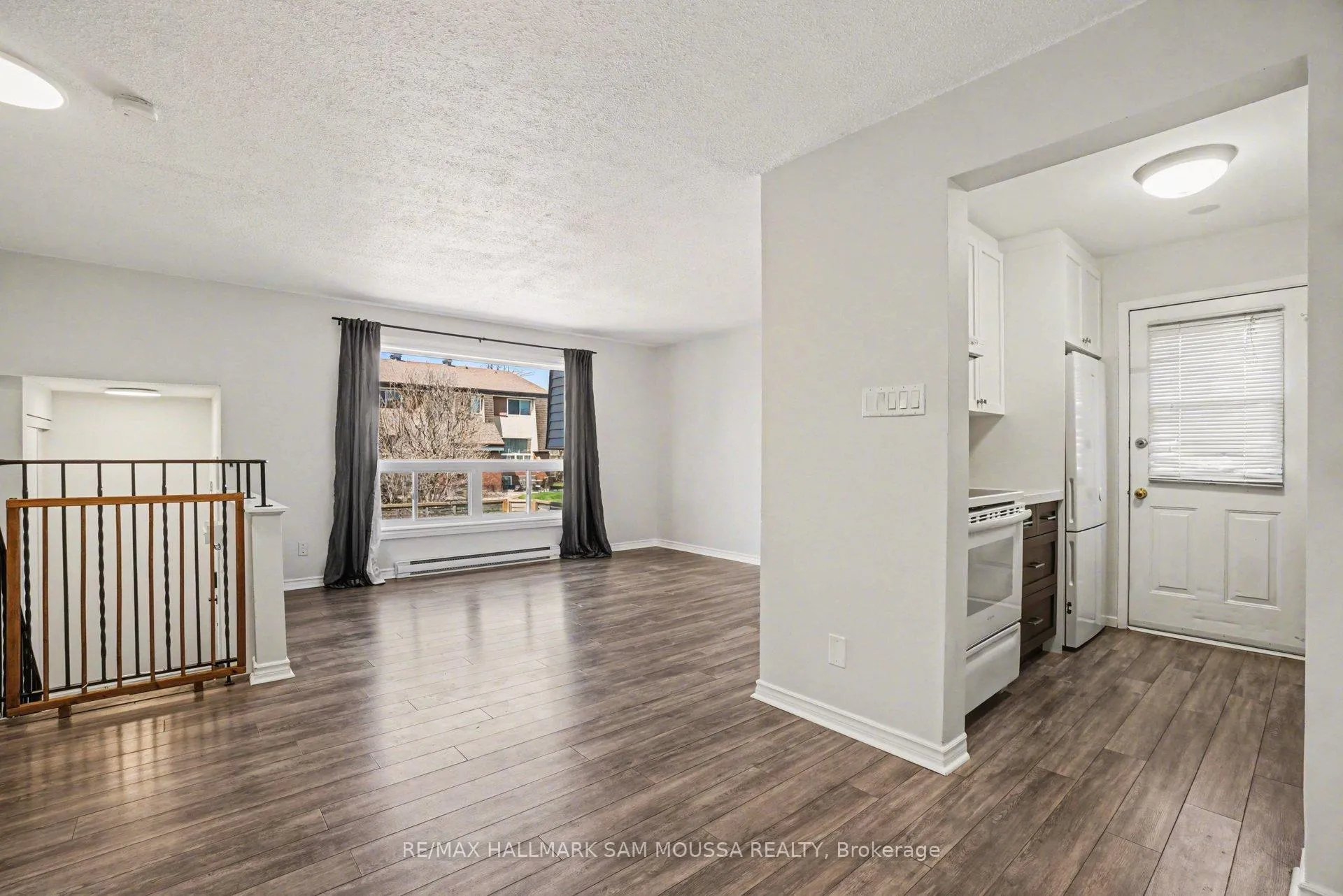 Photo 16 of 28C Woodvale Green, Ottawa, Craig Henry/Woodvale — HOMEH