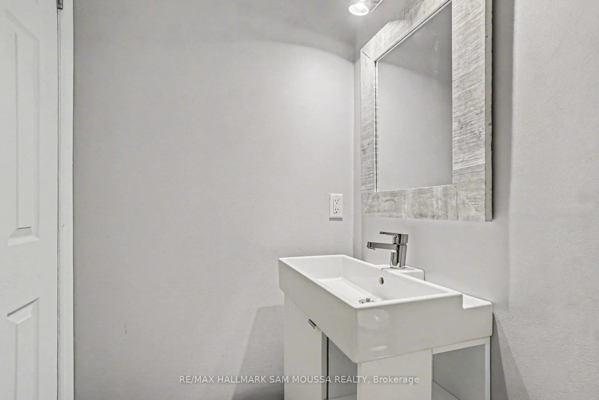 Photo 29 of 28C Woodvale Green, Ottawa, Craig Henry/Woodvale — HOMEH