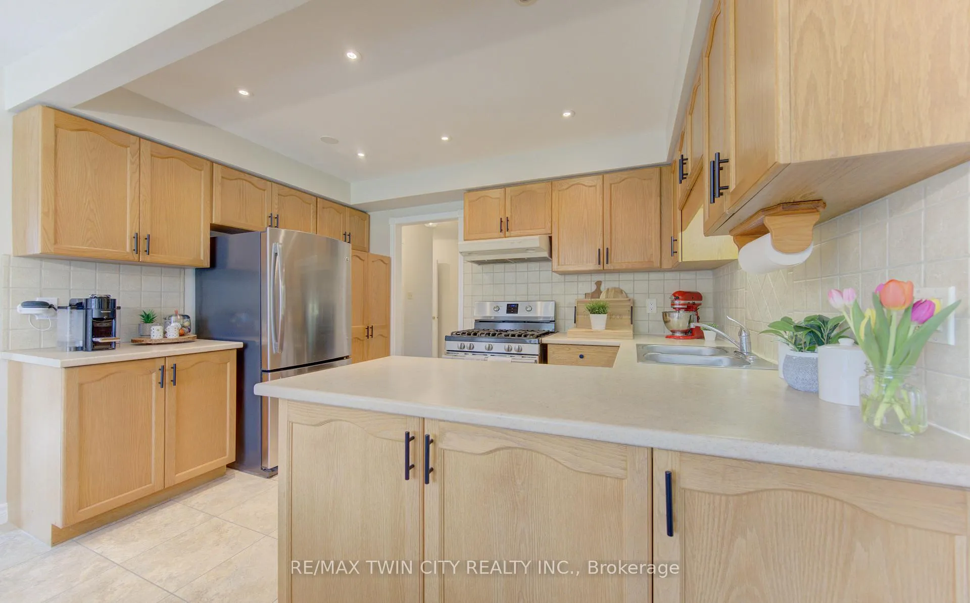 Photo 14 of 159 Burnett Avenue, Cambridge — HOMEH