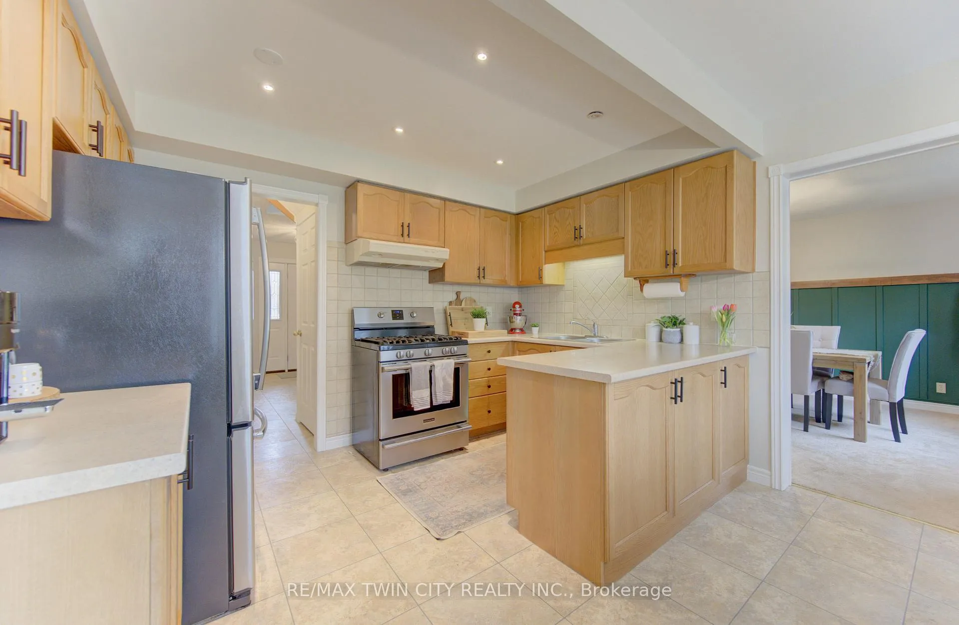 Photo 15 of 159 Burnett Avenue, Cambridge — HOMEH