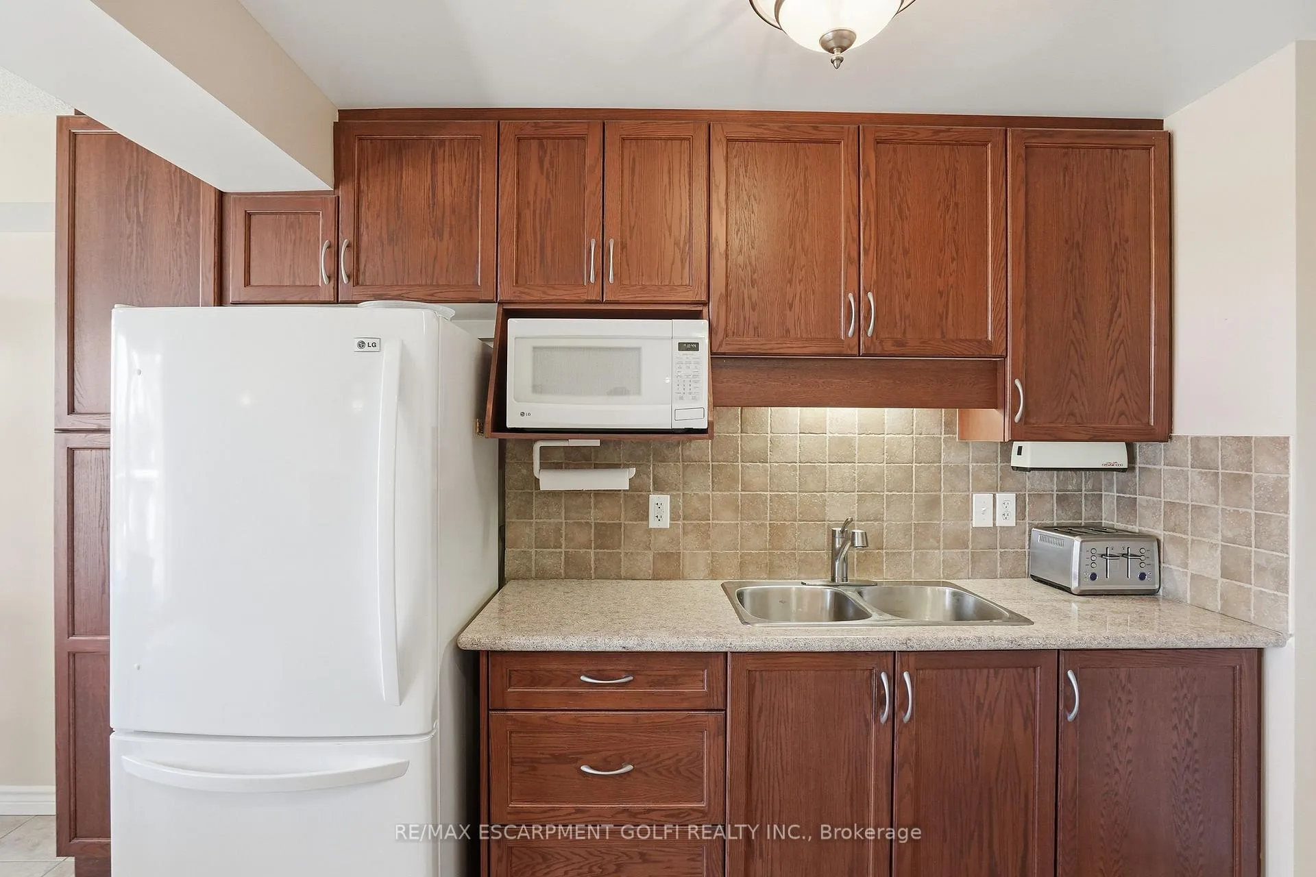 Photo 10 of Unit 512, 793 Colborne Street E, Brantford, Echo Place — HOMEH
