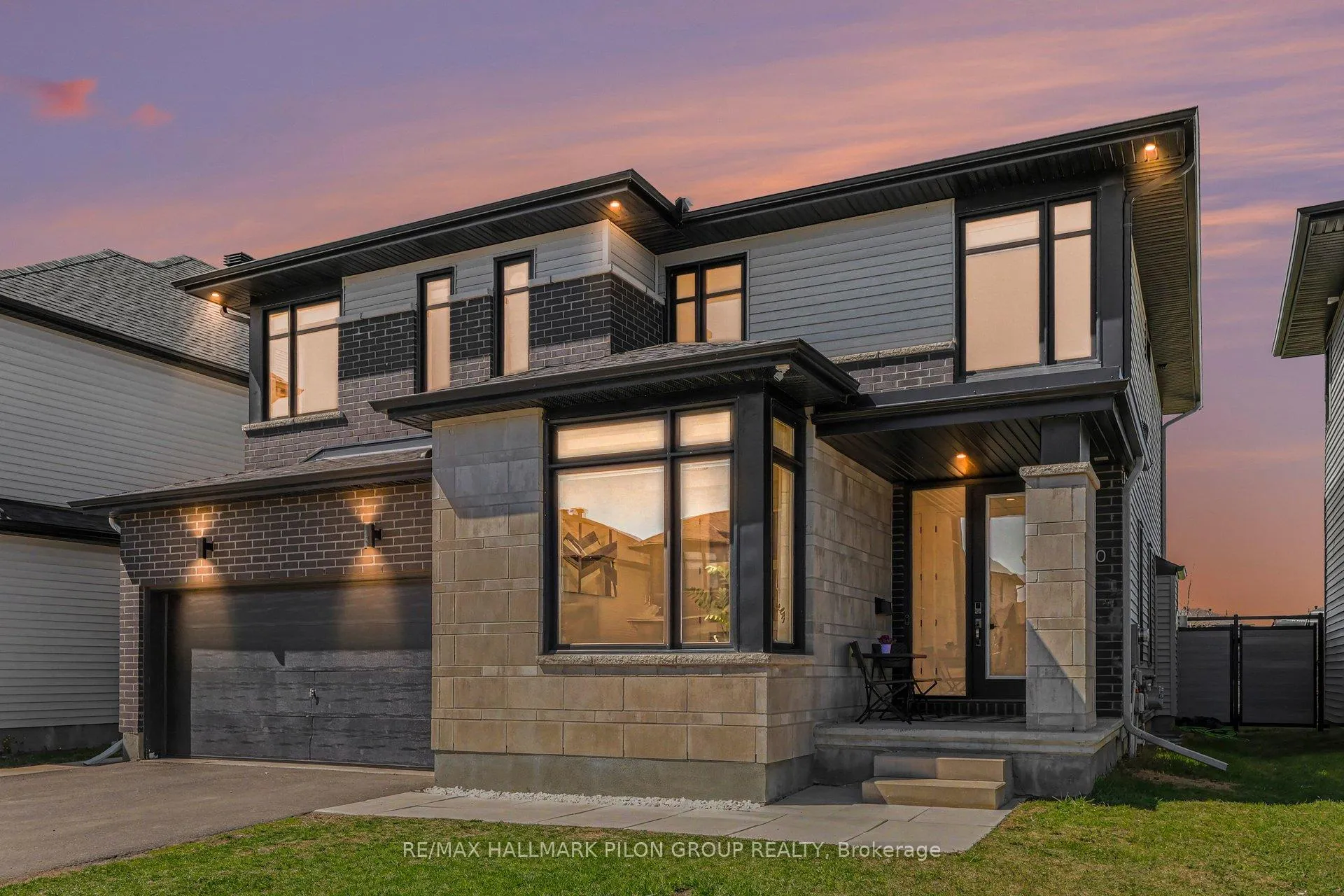 Front of 320 Cornice Street