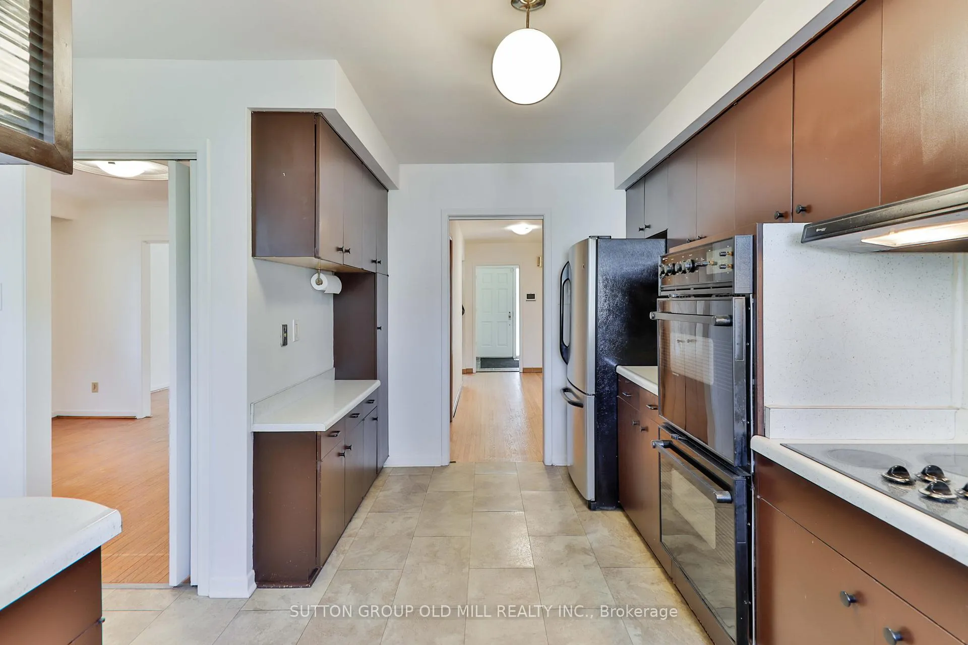 Photo 10 of 32 Hunting Ridge, Etobicoke, Willowridge-Martingrove-Richview — HOMEH