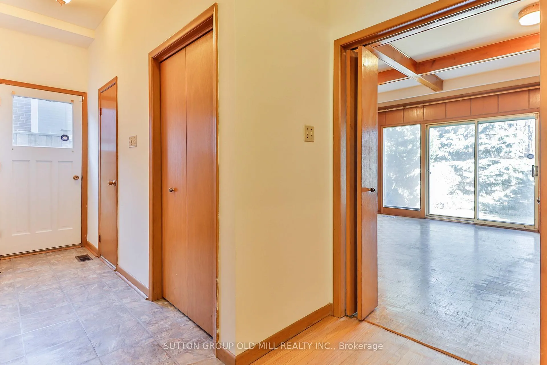 Photo 13 of 32 Hunting Ridge, Etobicoke, Willowridge-Martingrove-Richview — HOMEH