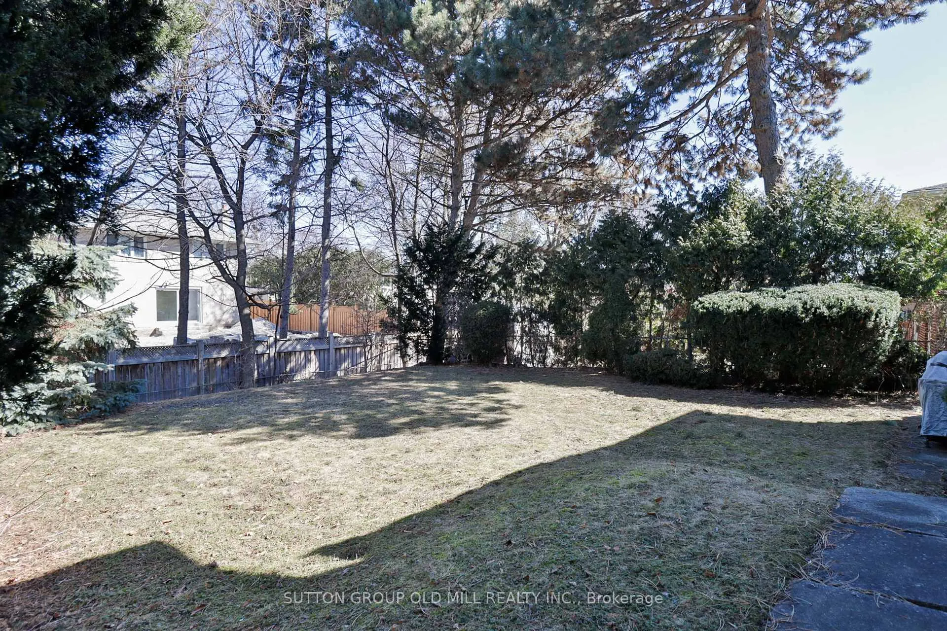 Photo 15 of 32 Hunting Ridge, Etobicoke, Willowridge-Martingrove-Richview — HOMEH