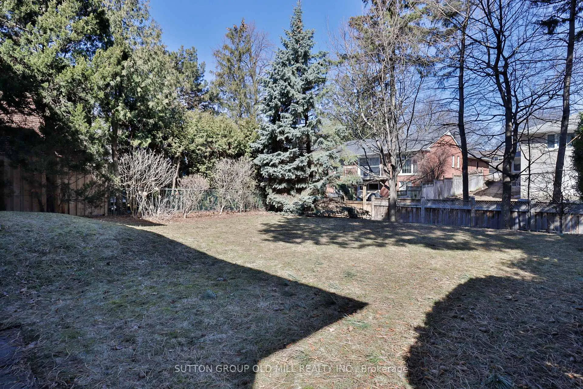 Photo 19 of 32 Hunting Ridge, Etobicoke, Willowridge-Martingrove-Richview — HOMEH