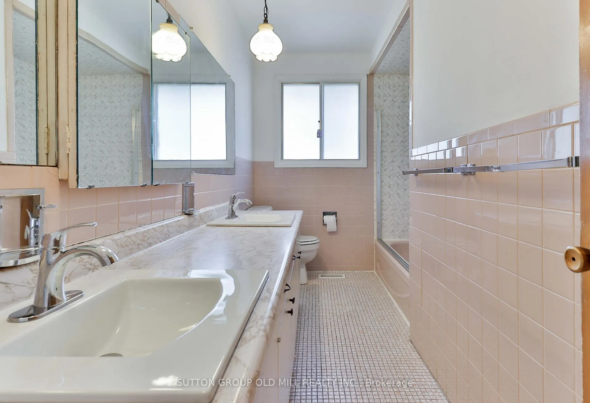 Photo 27 of 32 Hunting Ridge, Etobicoke, Willowridge-Martingrove-Richview — HOMEH