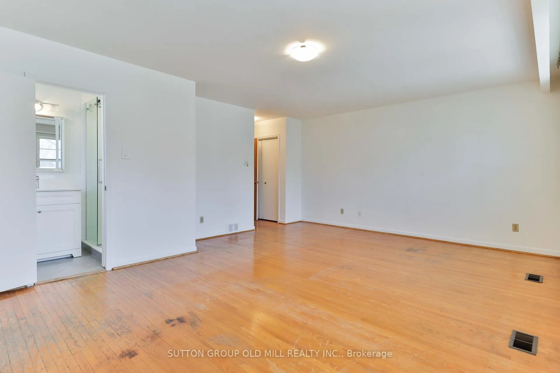Photo 28 of 32 Hunting Ridge, Etobicoke, Willowridge-Martingrove-Richview — HOMEH