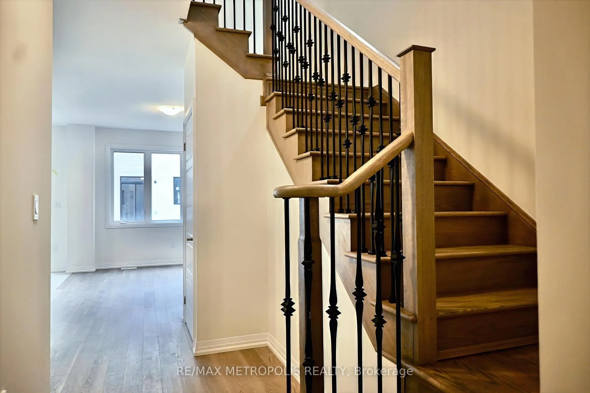 Photo 2 of 23 Lonsdale Road, Haldimand — HOMEH