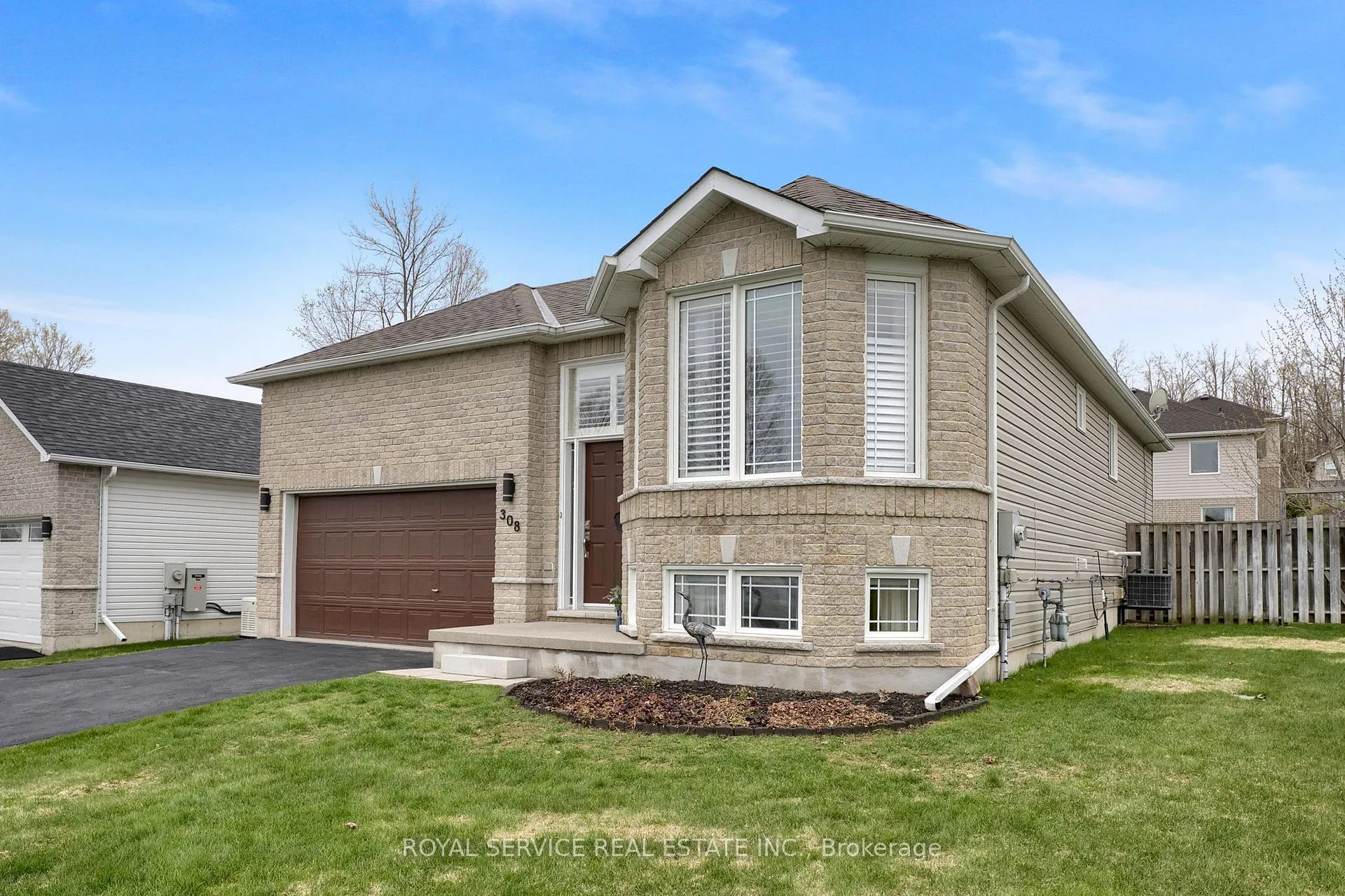Photo 3 of 308 Woodward Avenue, Selwyn — HOMEH