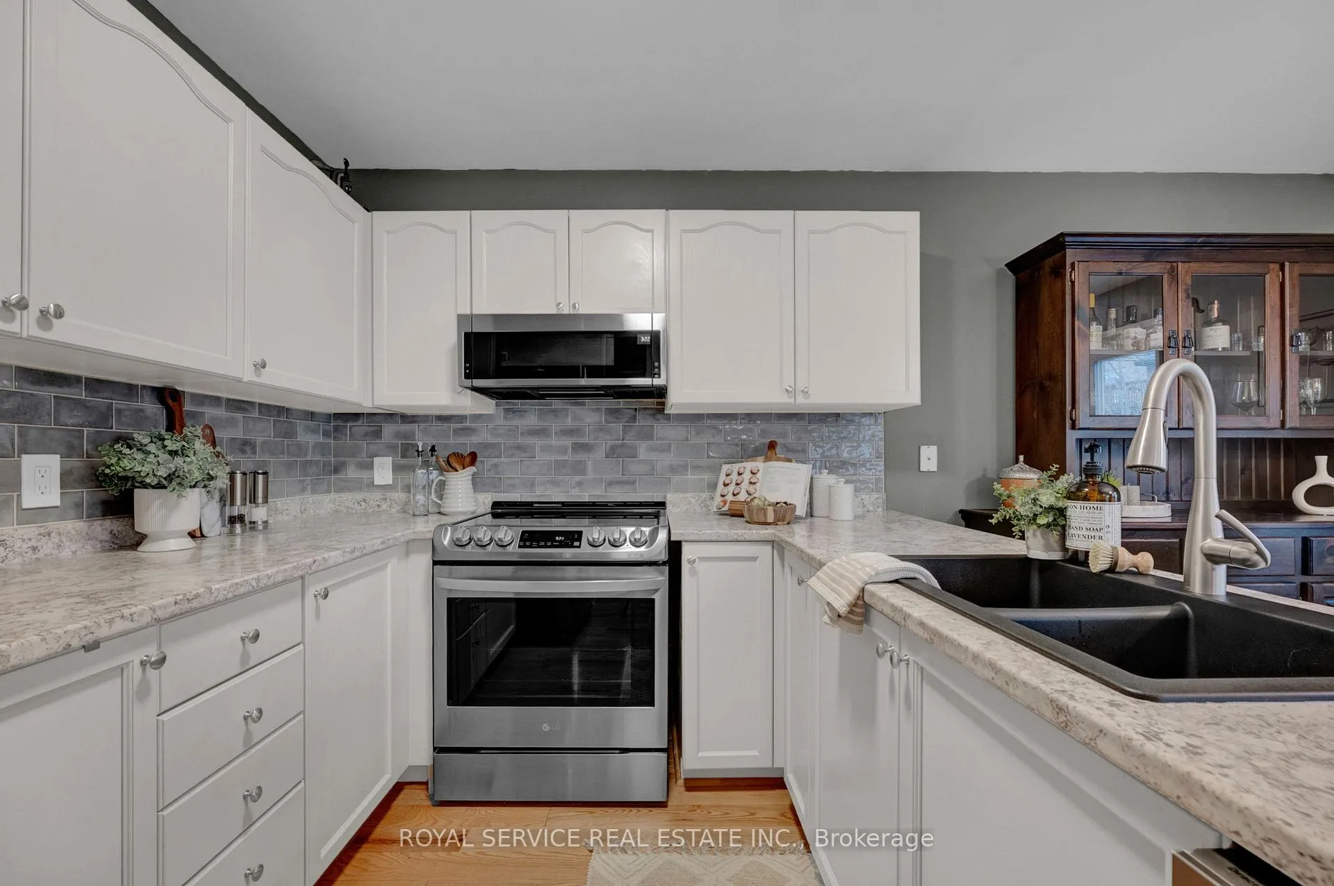 Photo 15 of 308 Woodward Avenue, Selwyn — HOMEH