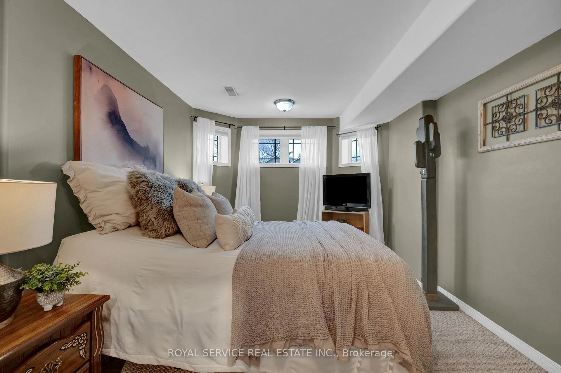 Photo 32 of 308 Woodward Avenue, Selwyn — HOMEH