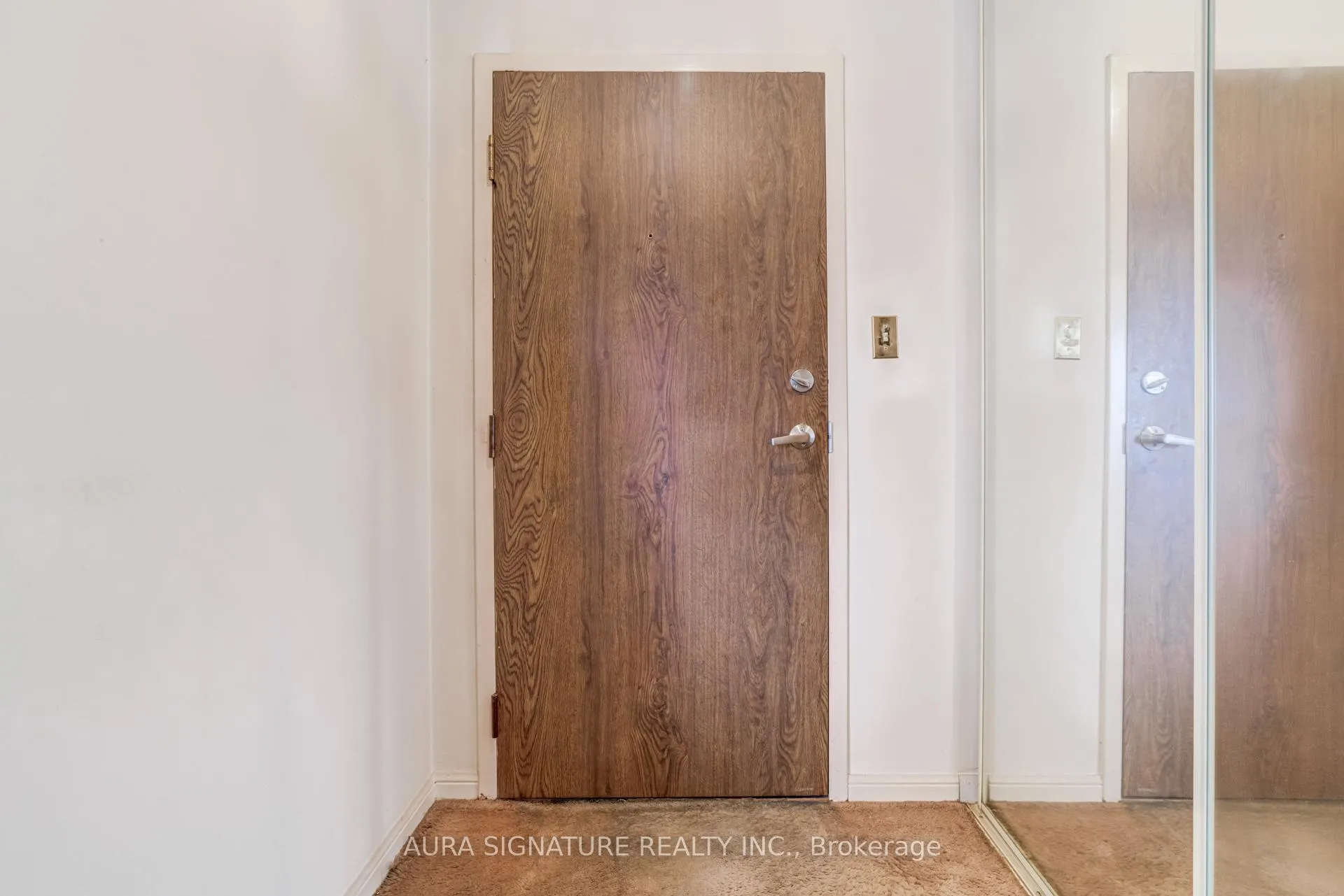 Photo 3 of Unit 203, 40 Richview Road, Etobicoke, Humber Heights — HOMEH