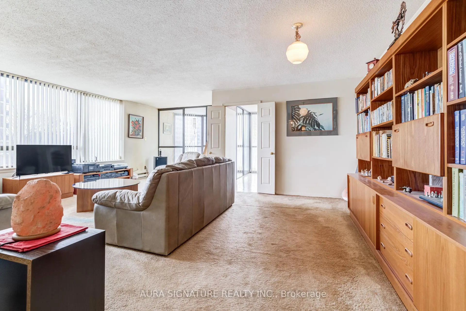 Photo 4 of Unit 203, 40 Richview Road, Etobicoke, Humber Heights — HOMEH
