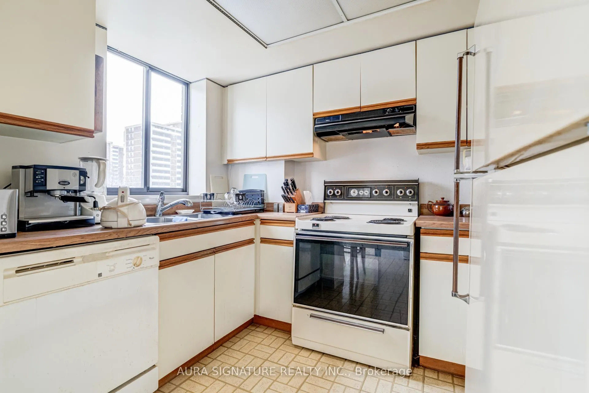Photo 13 of Unit 203, 40 Richview Road, Etobicoke, Humber Heights — HOMEH
