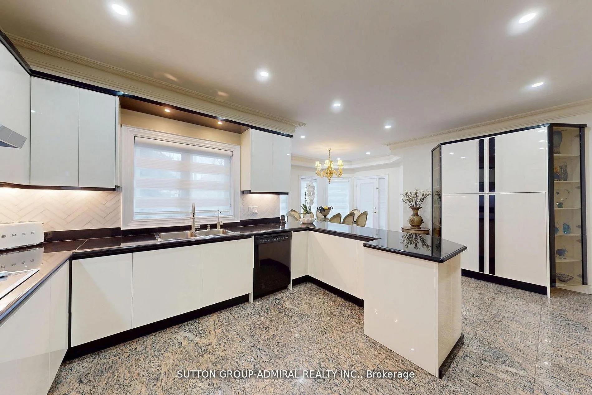Photo 10 of 220 King High Drive, Vaughan, Beverley Glen — HOMEH