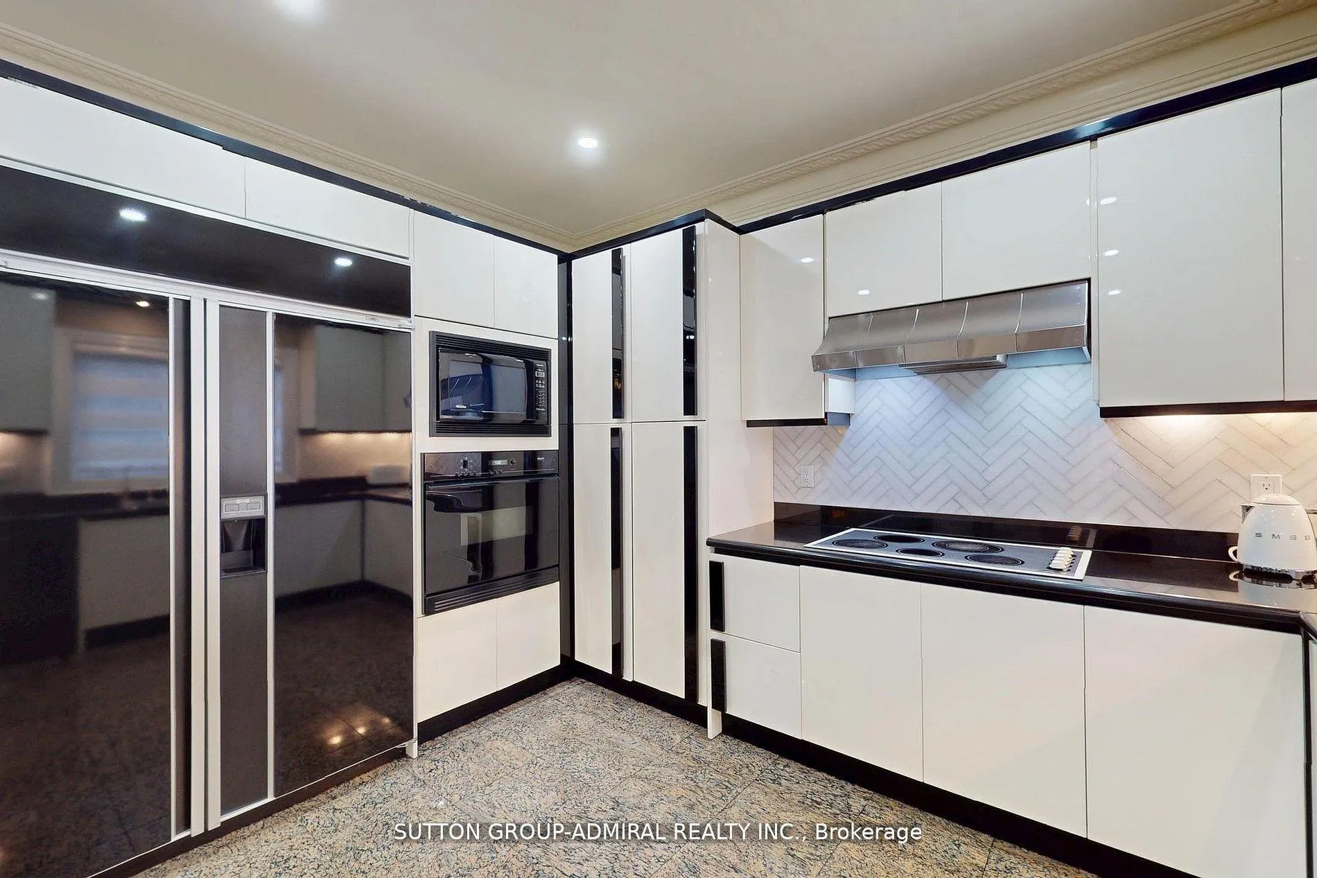 Photo 11 of 220 King High Drive, Vaughan, Beverley Glen — HOMEH