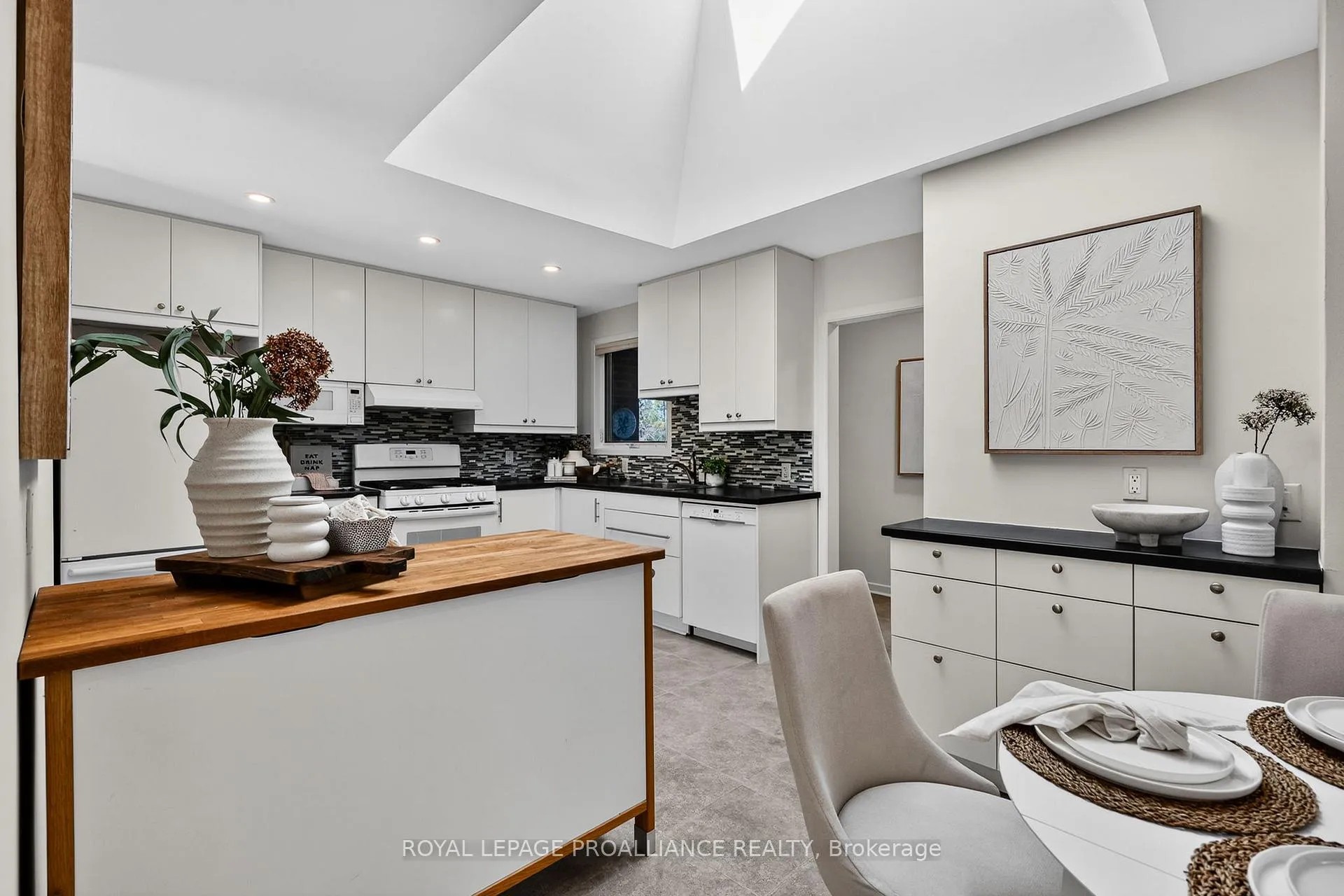 Photo 14 of 1 Meredith Avenue, Cobourg — HOMEH