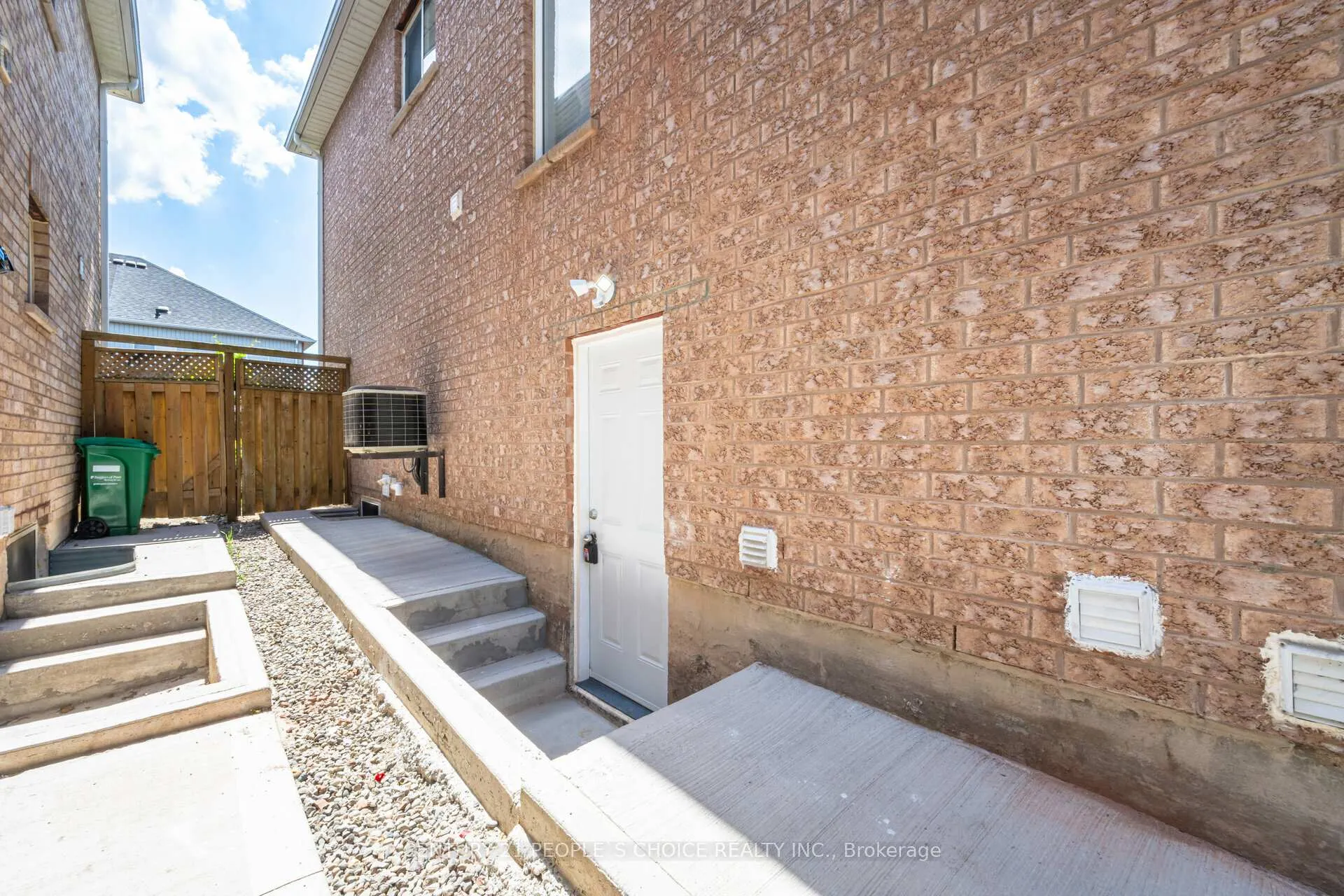 Photo 1 of Unit Bsmt, 5654 Dolmite Heights, Mississauga, Churchill Meadows — HOMEH