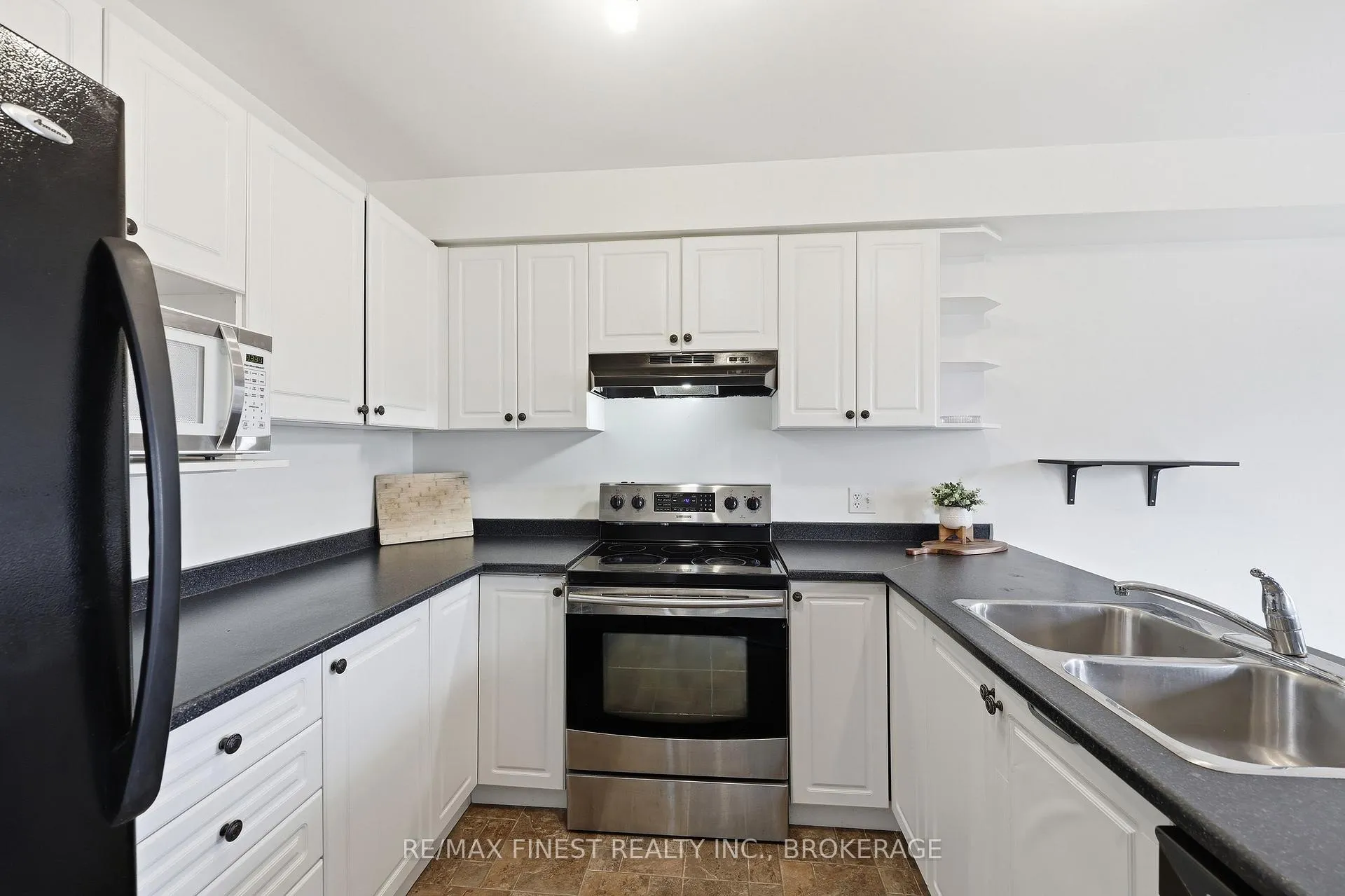 Photo 11 of 2189 Swanfield Street, Kingston, East Gardiners Rd — HOMEH