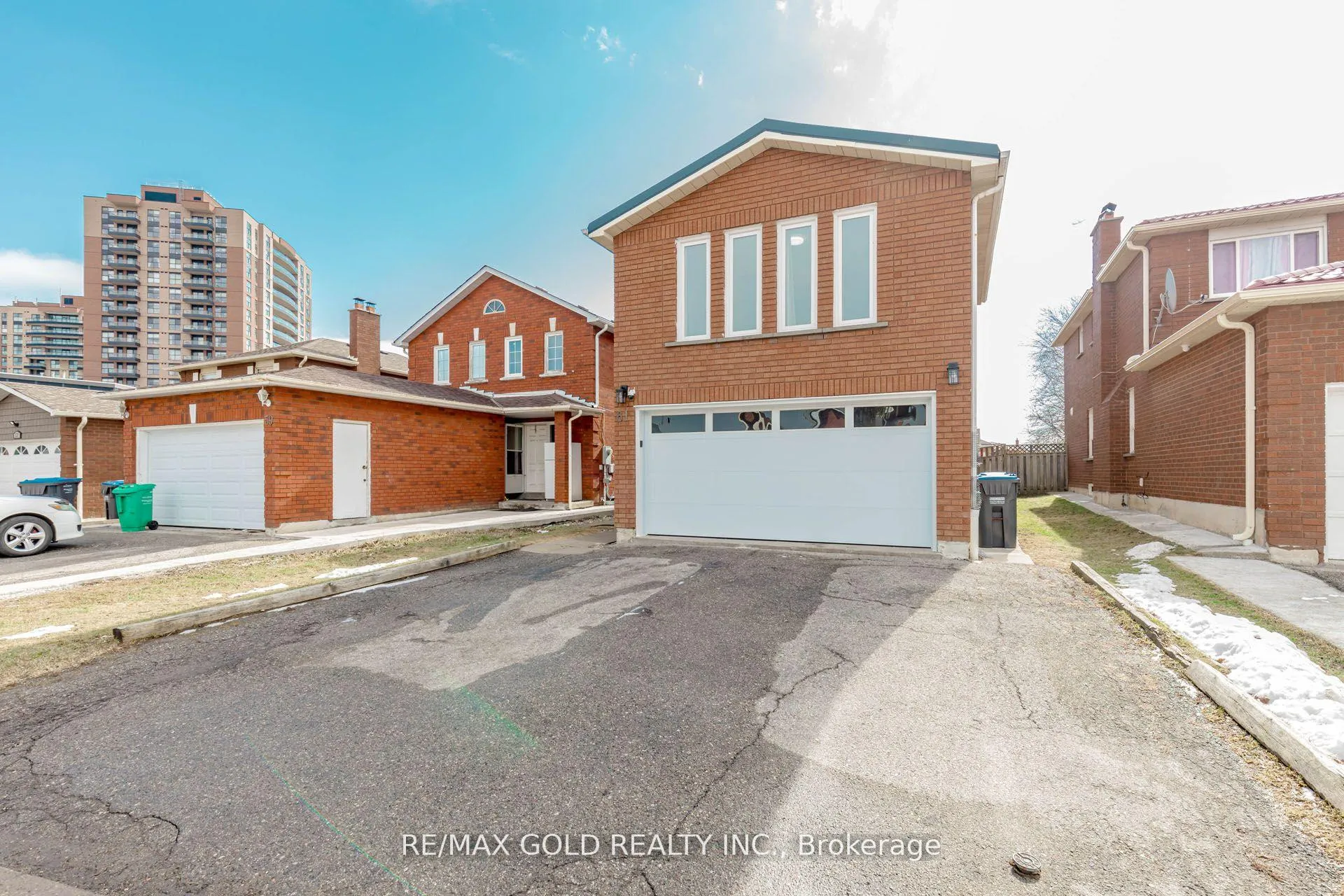 Photo 2 of 61 Kingknoll Drive, Brampton, Fletcher's Creek South — HOMEH