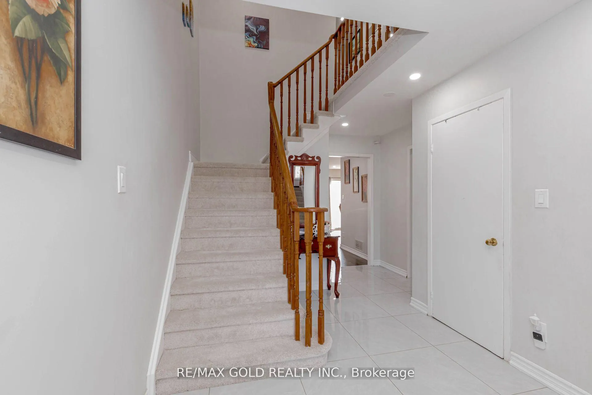 Photo 5 of 61 Kingknoll Drive, Brampton, Fletcher's Creek South — HOMEH
