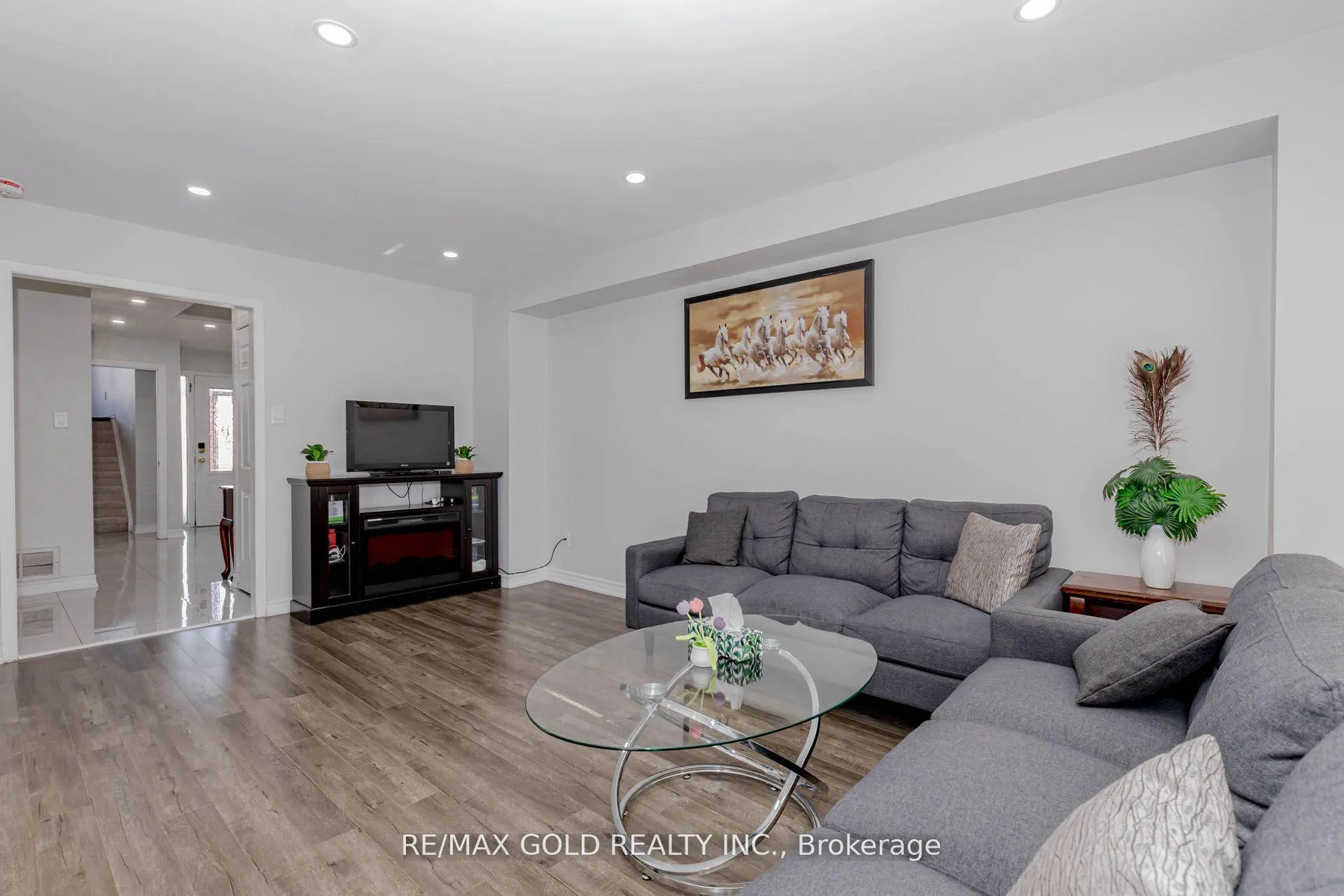 Photo 7 of 61 Kingknoll Drive, Brampton, Fletcher's Creek South — HOMEH