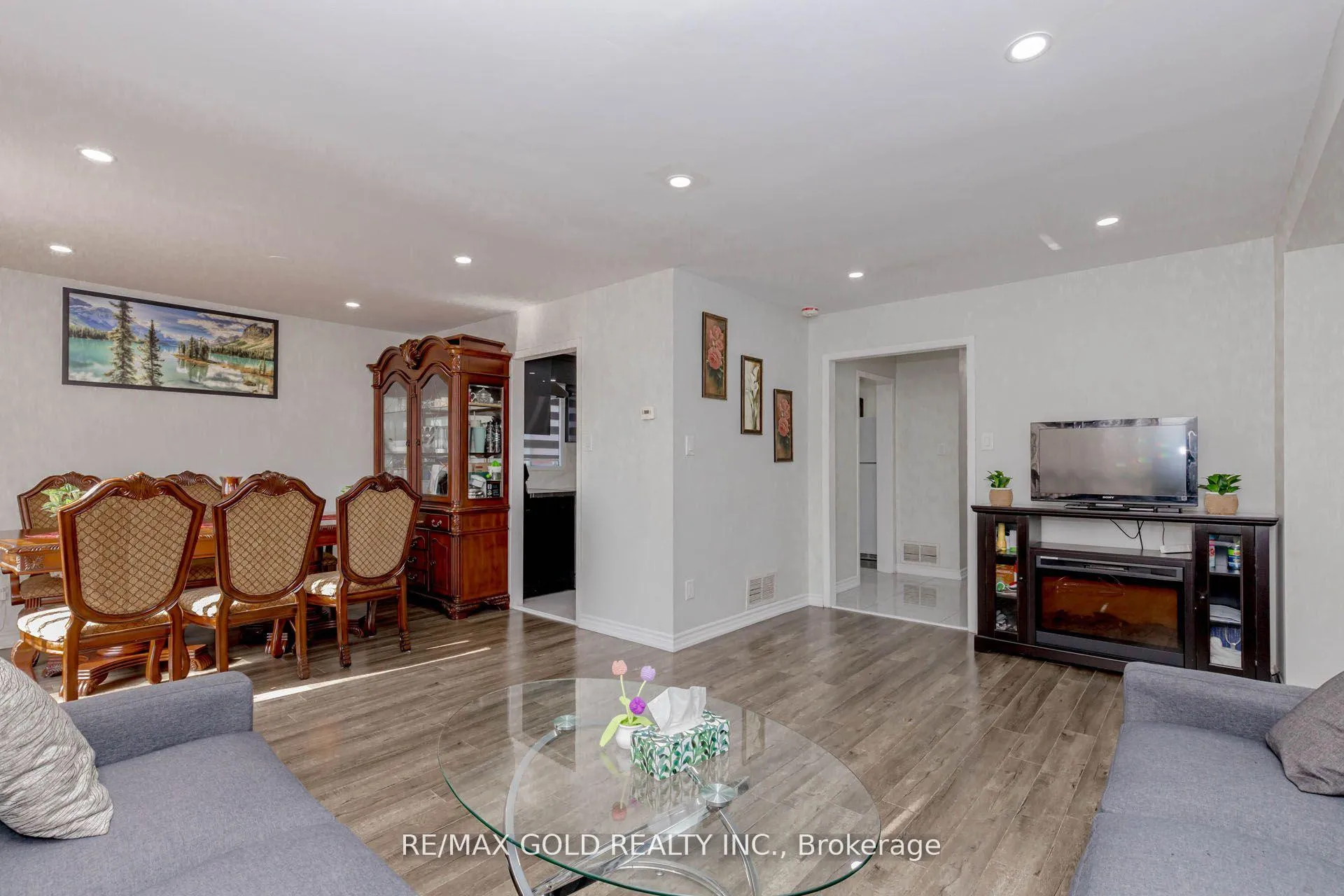 Photo 8 of 61 Kingknoll Drive, Brampton, Fletcher's Creek South — HOMEH