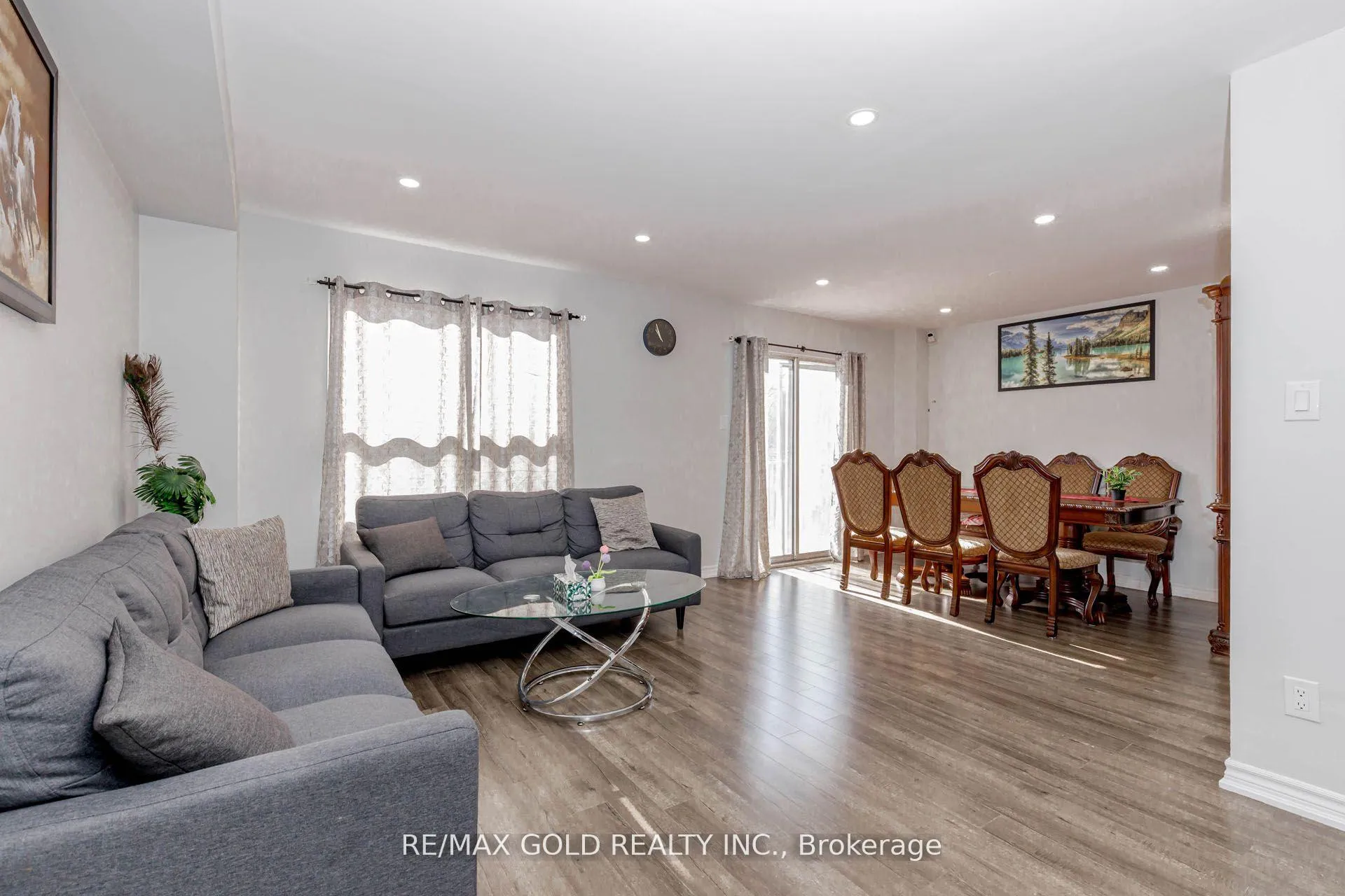 Photo 9 of 61 Kingknoll Drive, Brampton, Fletcher's Creek South — HOMEH
