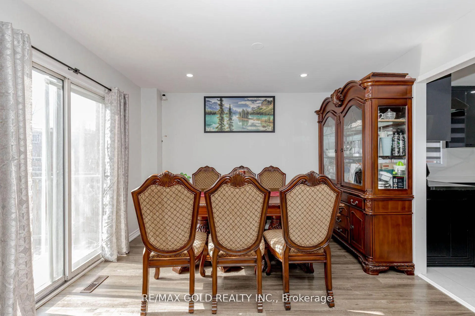 Photo 10 of 61 Kingknoll Drive, Brampton, Fletcher's Creek South — HOMEH