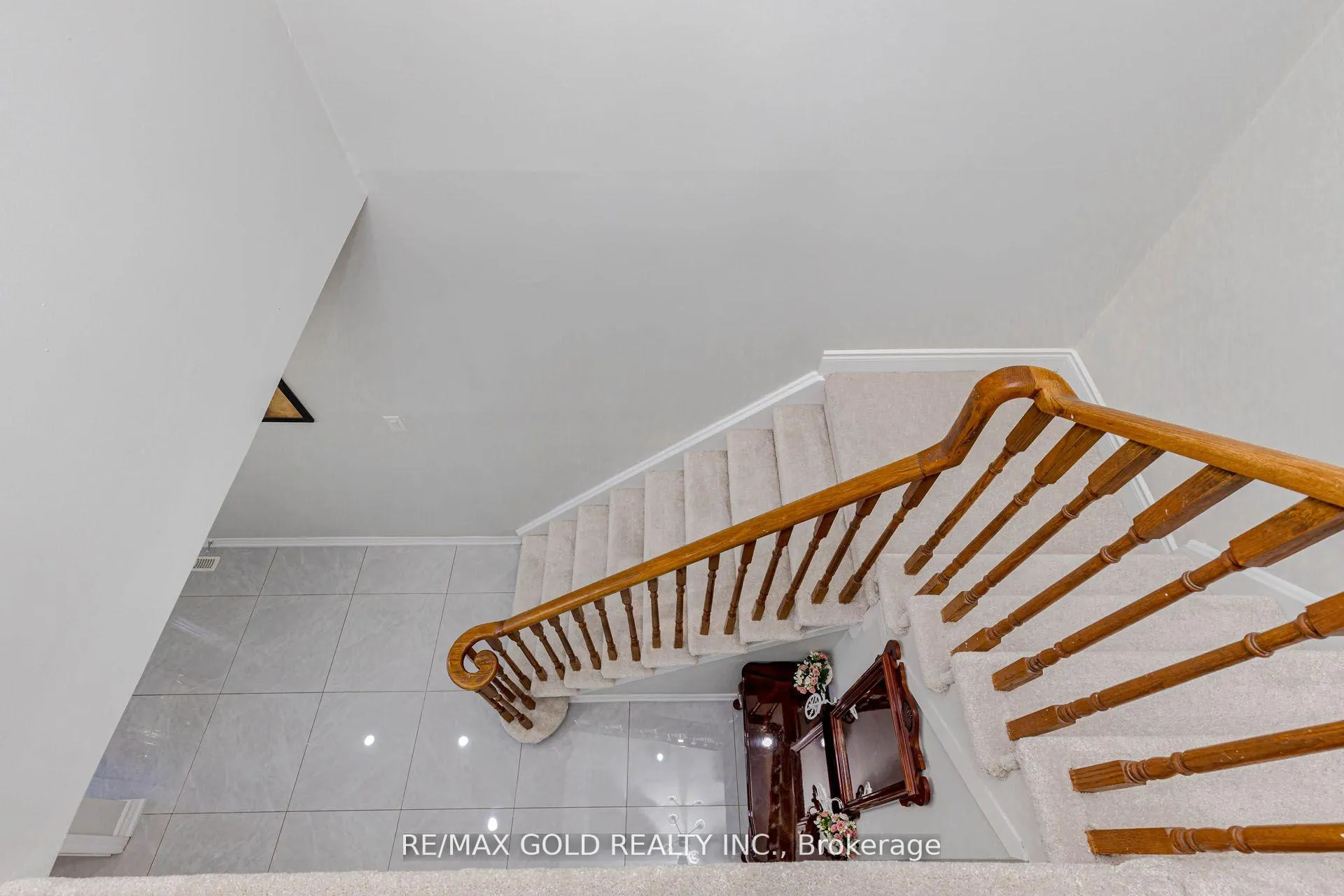 Photo 13 of 61 Kingknoll Drive, Brampton, Fletcher's Creek South — HOMEH