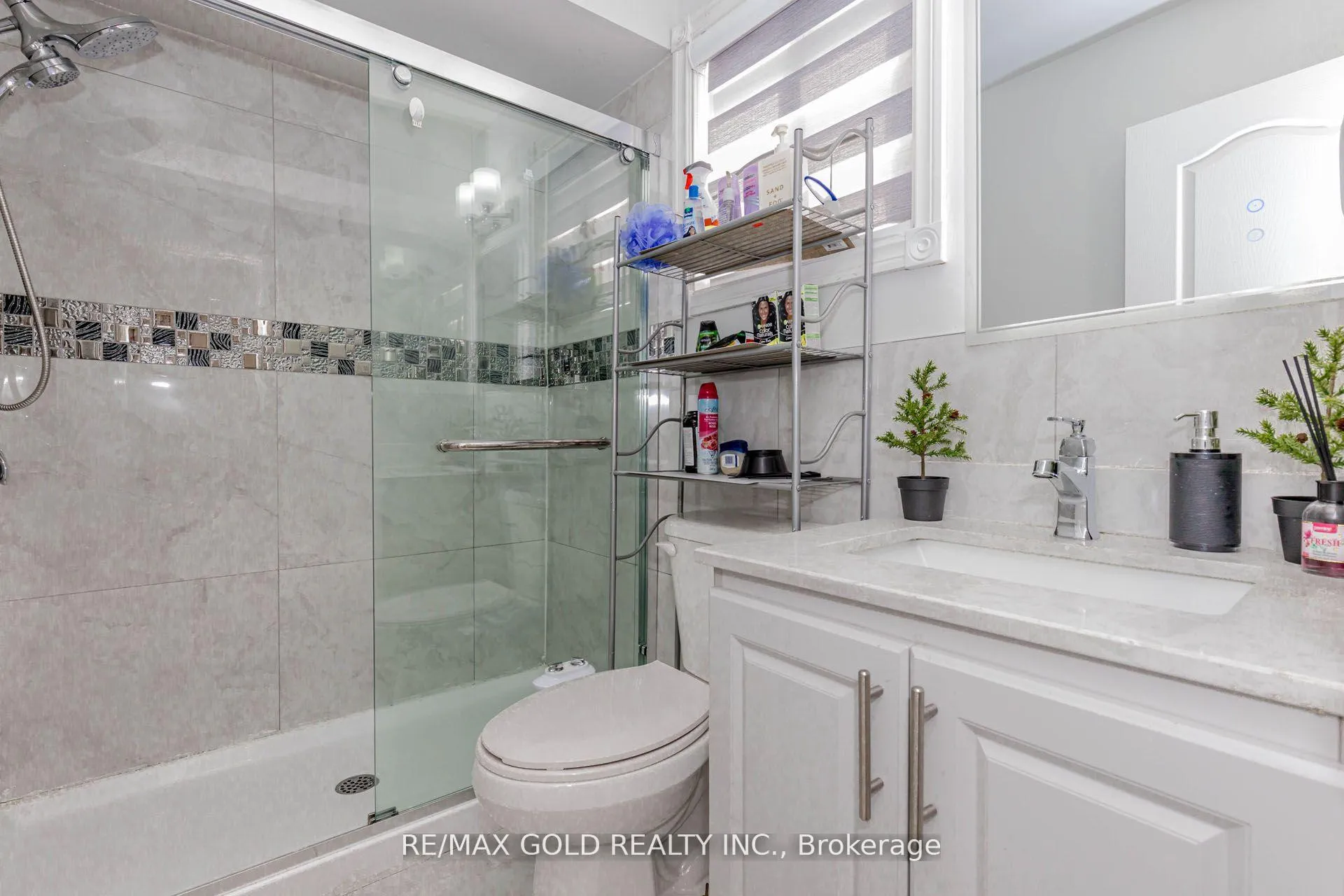 Photo 17 of 61 Kingknoll Drive, Brampton, Fletcher's Creek South — HOMEH