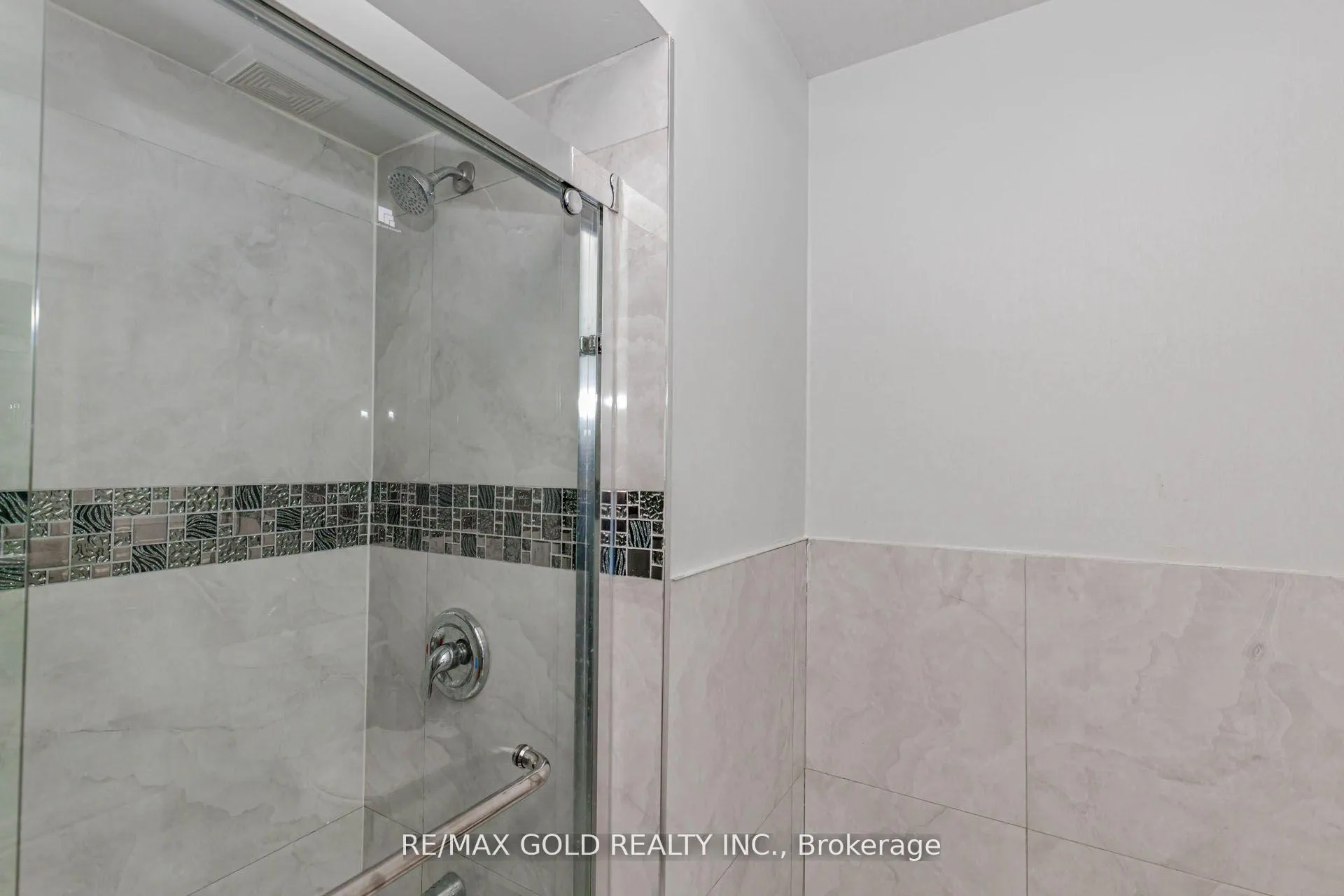 Photo 29 of 61 Kingknoll Drive, Brampton, Fletcher's Creek South — HOMEH
