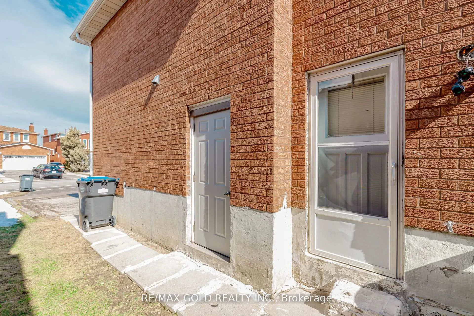Photo 33 of 61 Kingknoll Drive, Brampton, Fletcher's Creek South — HOMEH