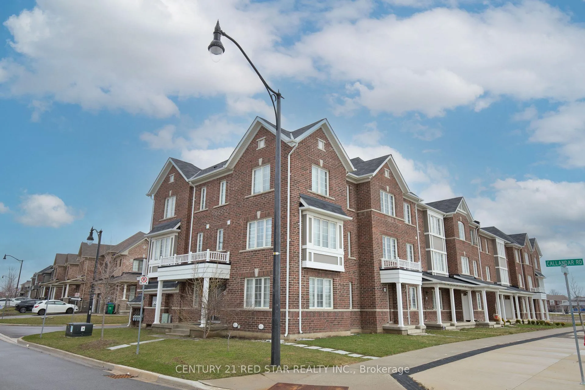 Photo 3 of 458 Remembrance Road, Brampton, Northwest Brampton — HOMEH