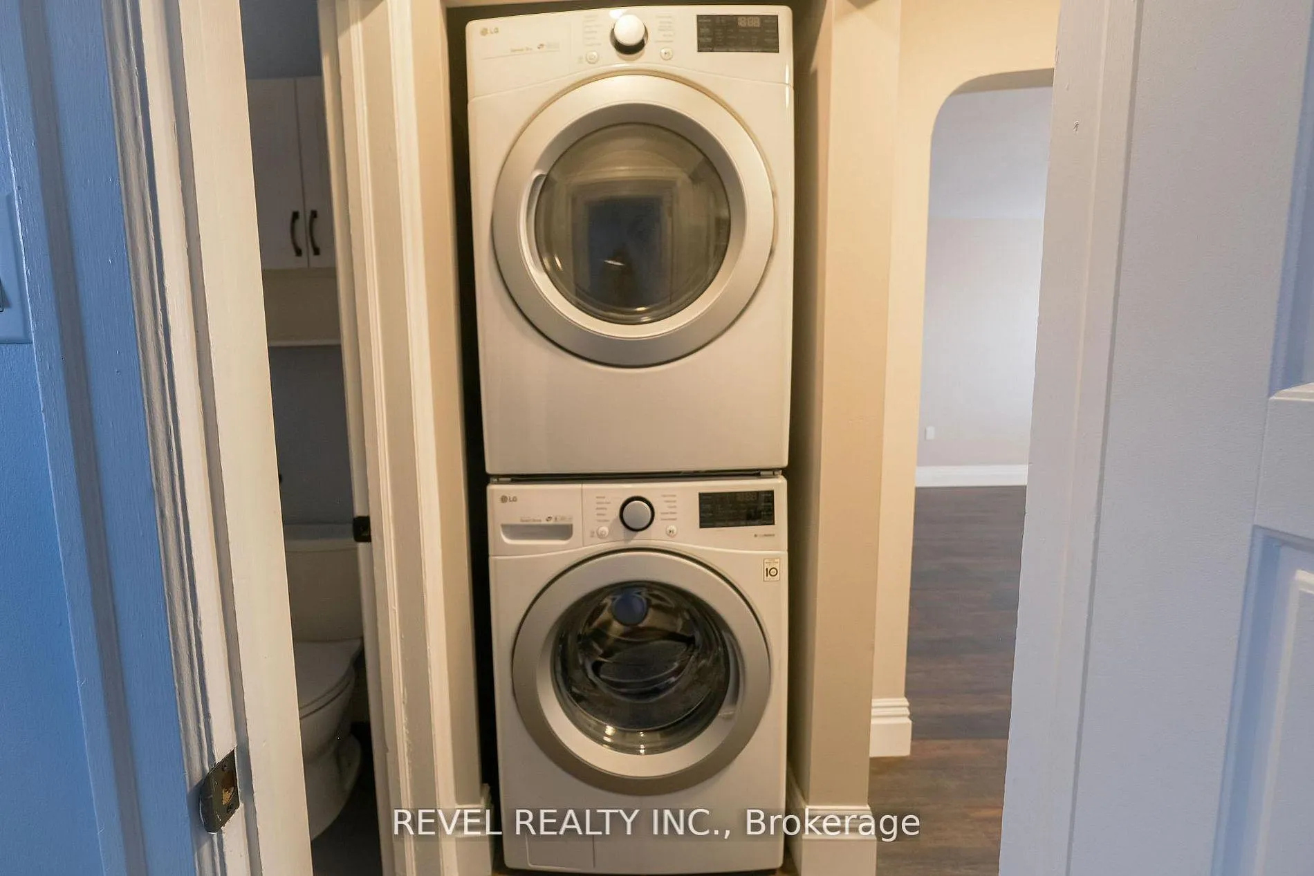 Photo 8 of Unit 4, 348 Simcoe Street N, Peterborough, Town Ward 3 — HOMEH