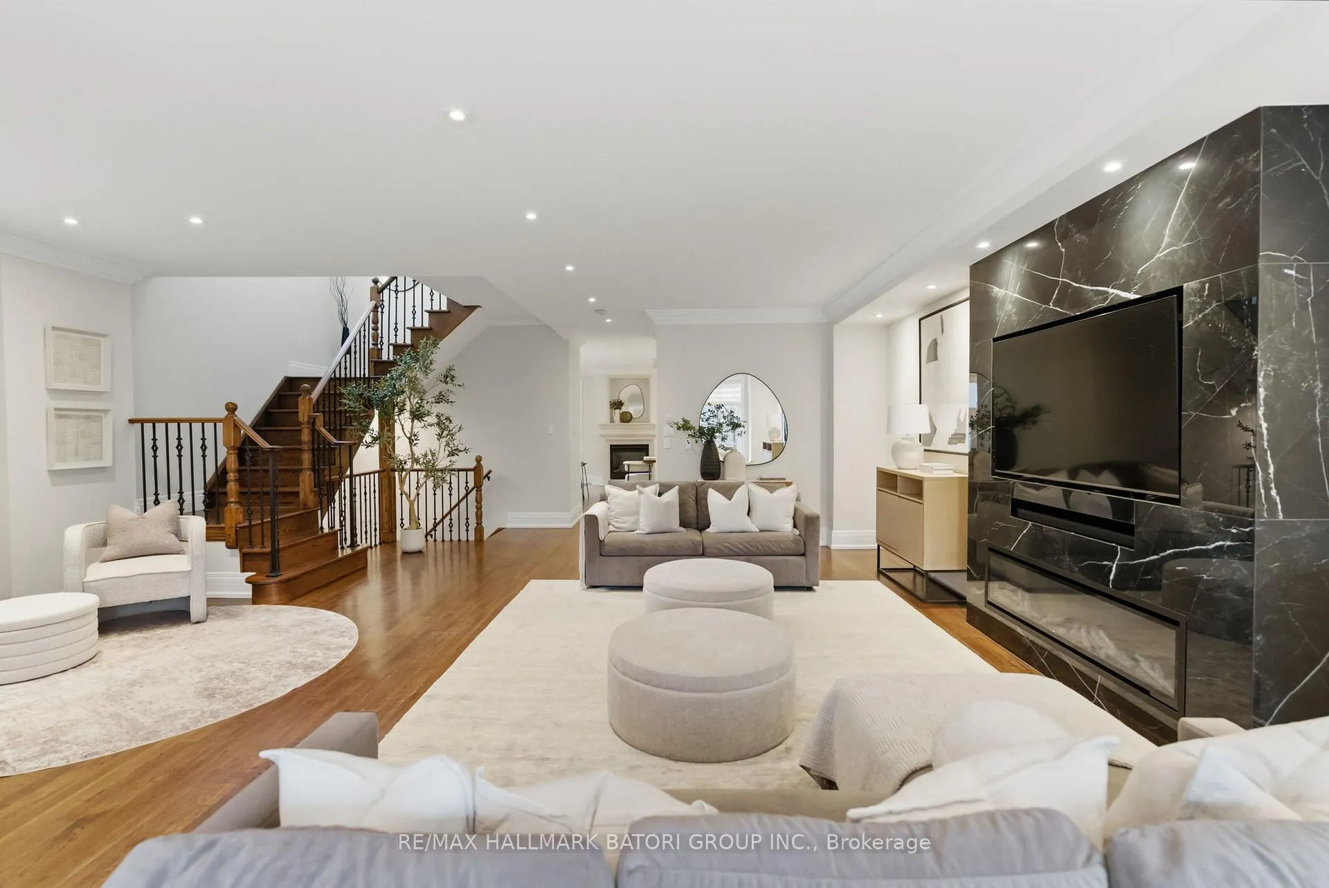 Photo 3 of 137 Latimer Avenue, Toronto, Lawrence Park South — HOMEH