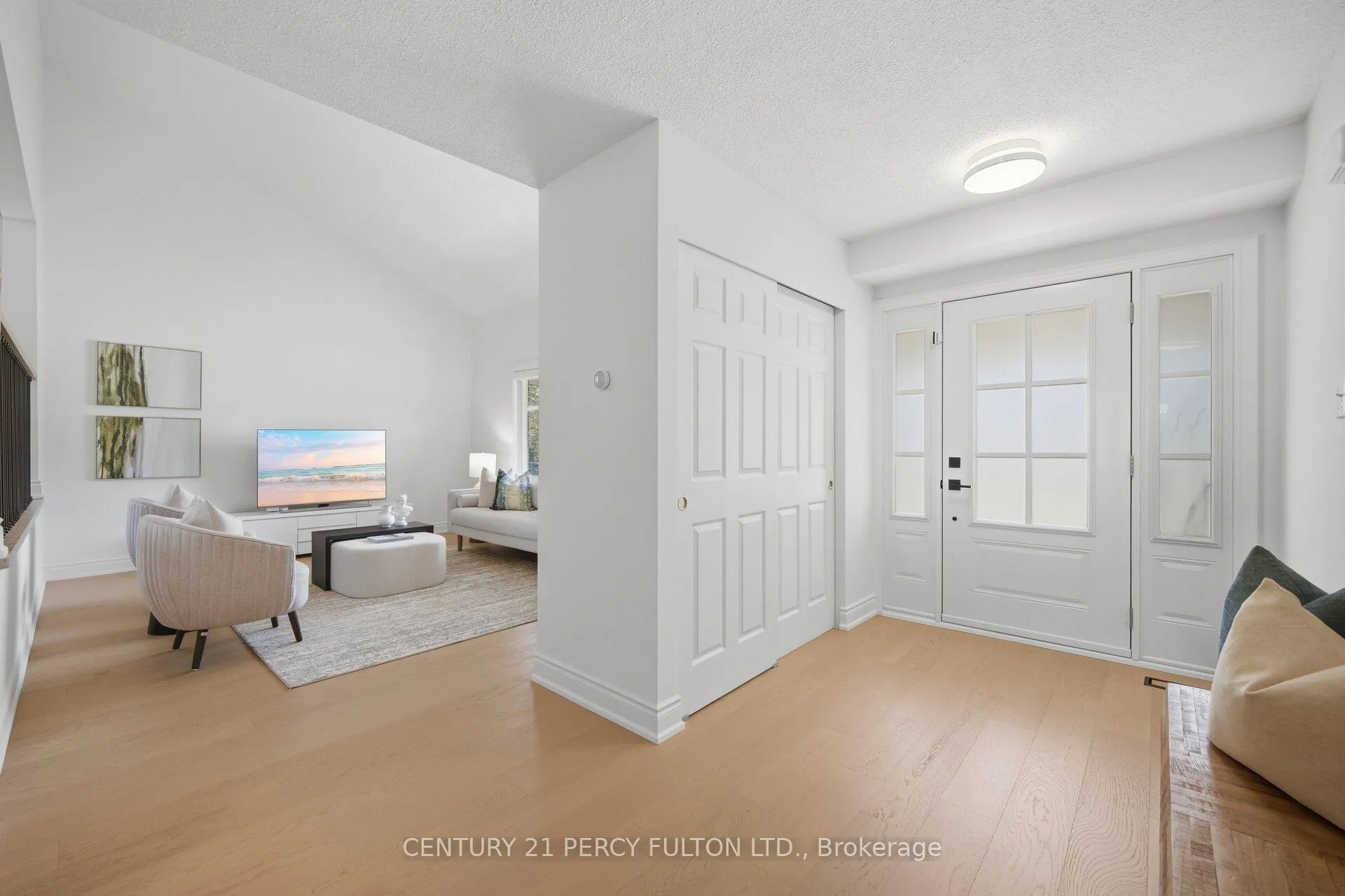 Photo 3 of 1825 Bronte Square, Pickering, Liverpool — HOMEH