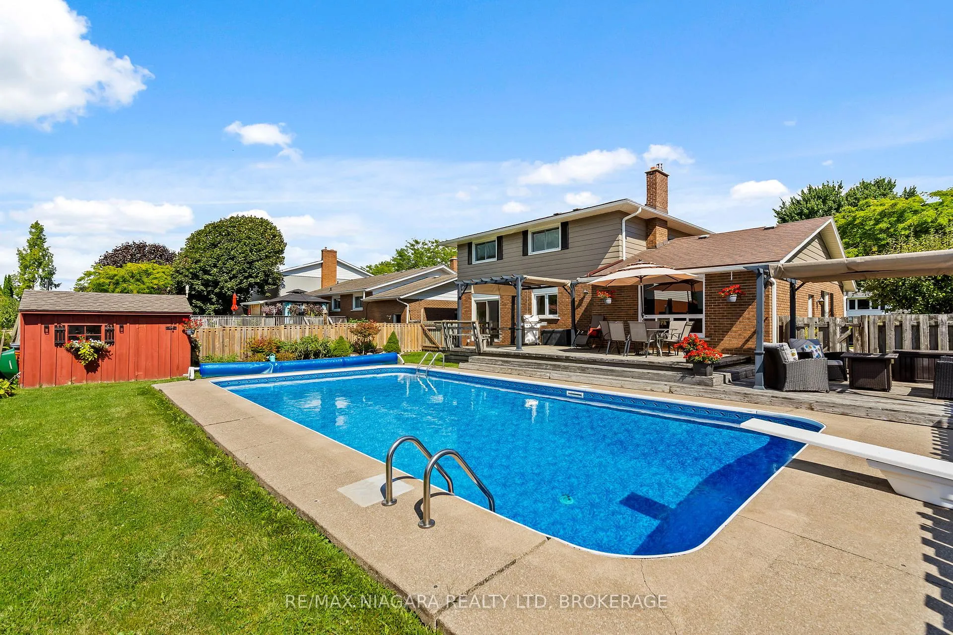Photo 5 of 40 Gaspare Drive, Port Colborne, Sugarloaf — HOMEH