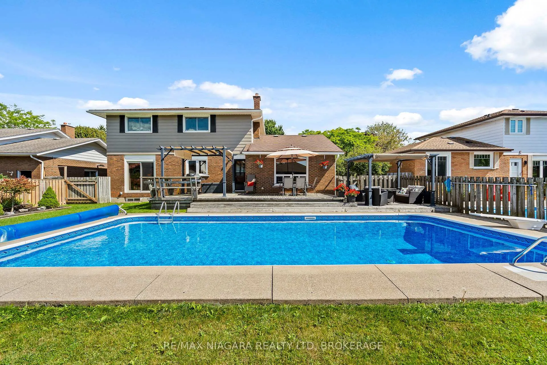 Photo 6 of 40 Gaspare Drive, Port Colborne, Sugarloaf — HOMEH