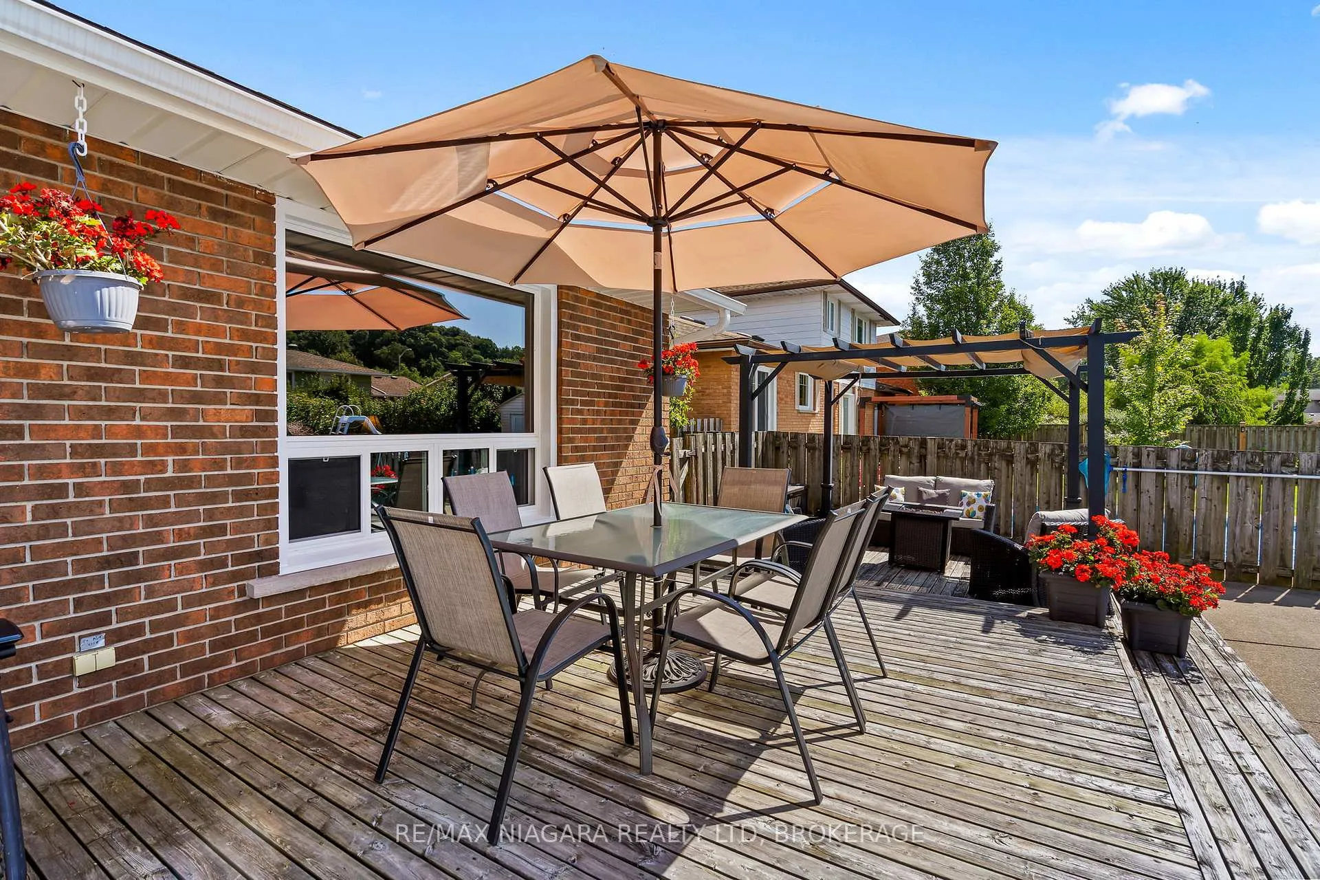 Photo 10 of 40 Gaspare Drive, Port Colborne, Sugarloaf — HOMEH