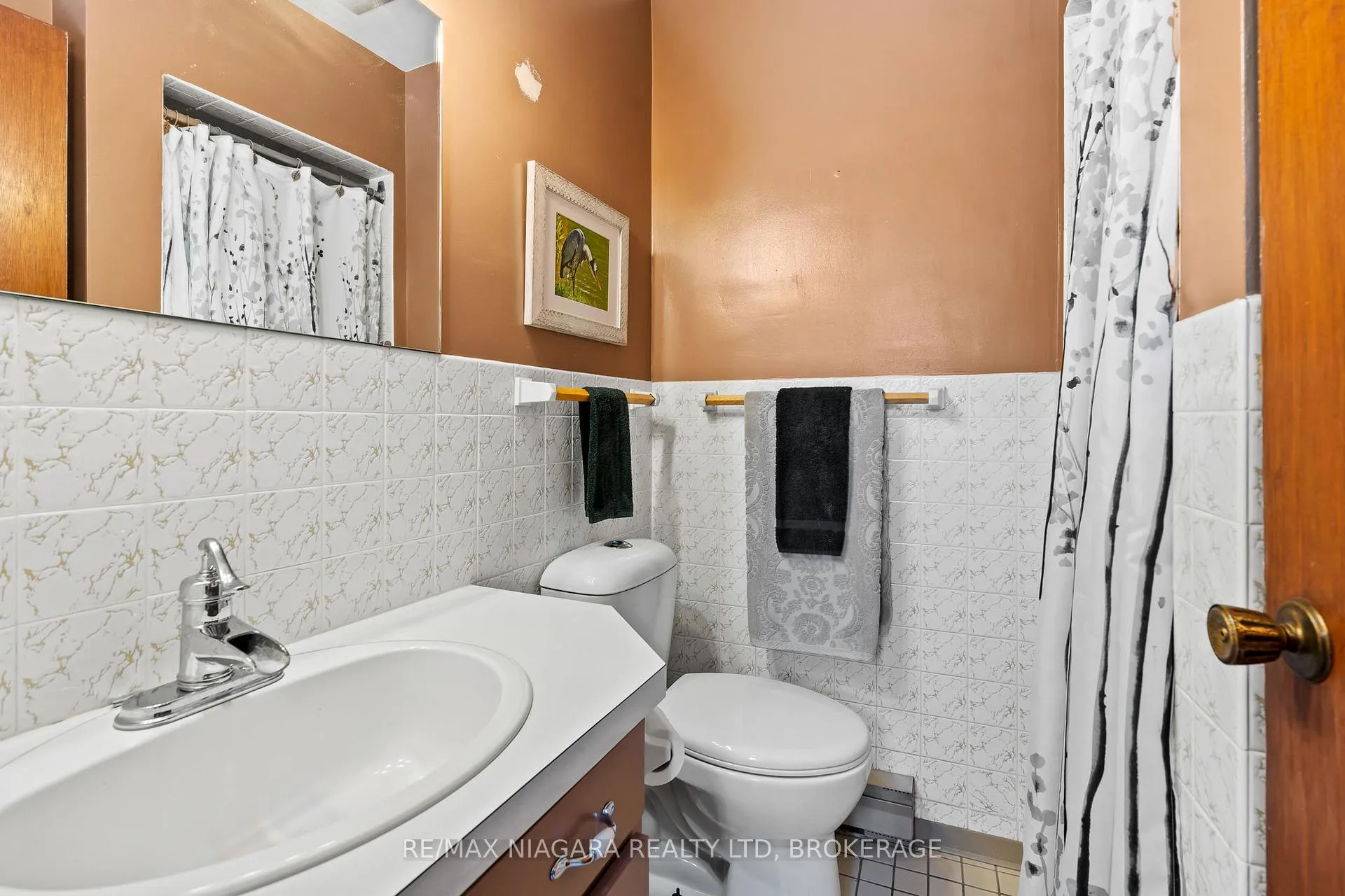 Photo 21 of 40 Gaspare Drive, Port Colborne, Sugarloaf — HOMEH