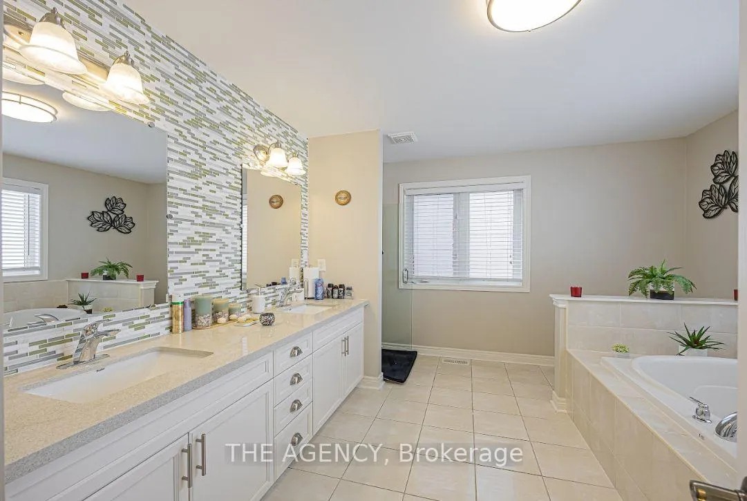 Photo 27 of 48 Tonner Crescent, Aurora, Bayview Northeast — HOMEH