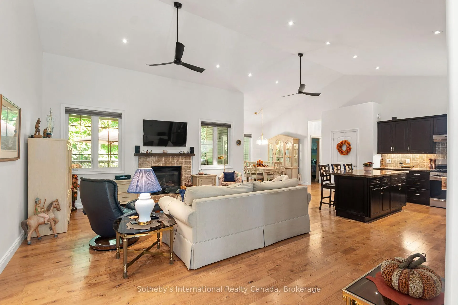 Photo 3 of 156 Moreau Parkway, Tiny, Rural Tiny — HOMEH