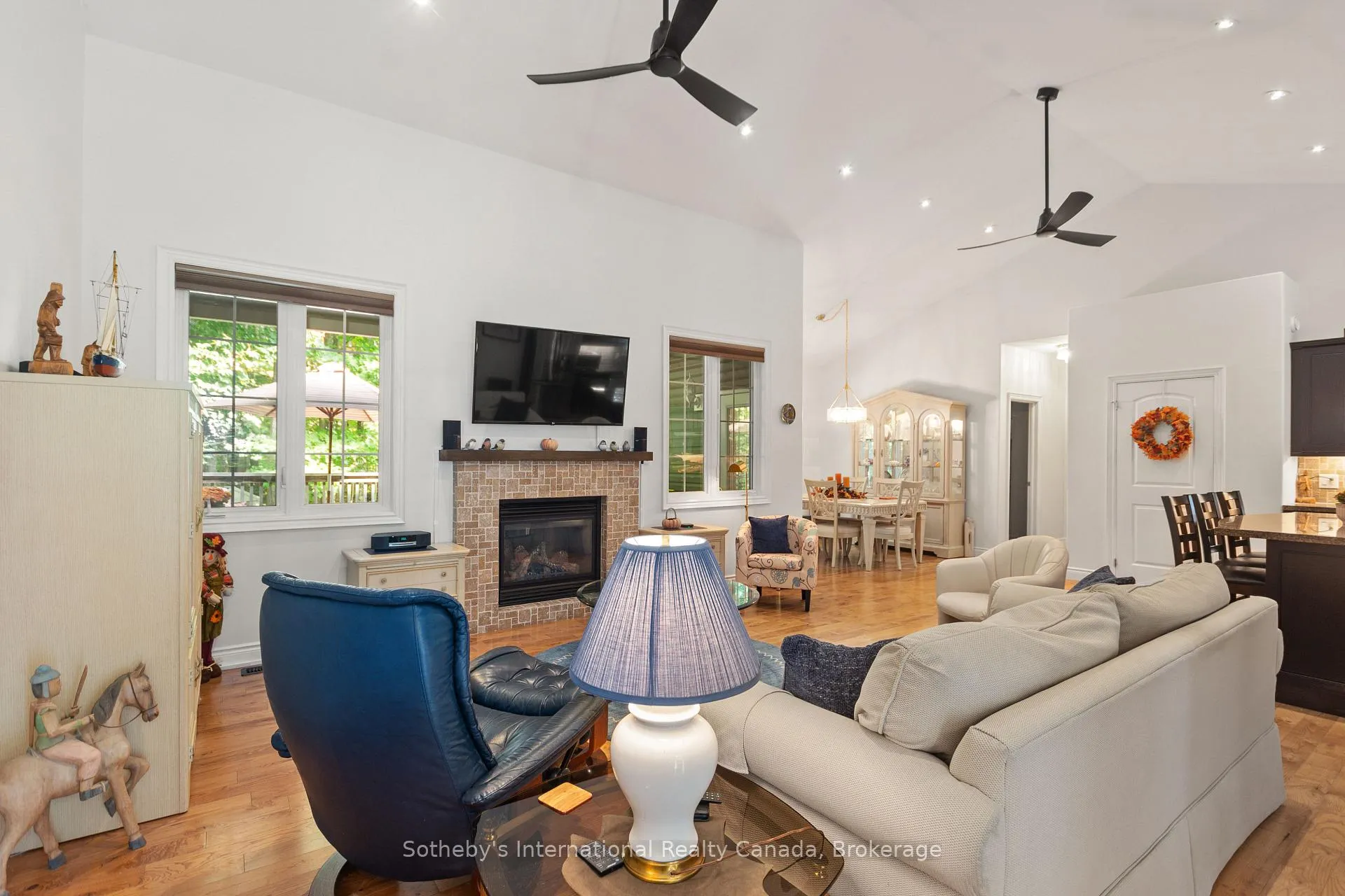 Photo 4 of 156 Moreau Parkway, Tiny, Rural Tiny — HOMEH