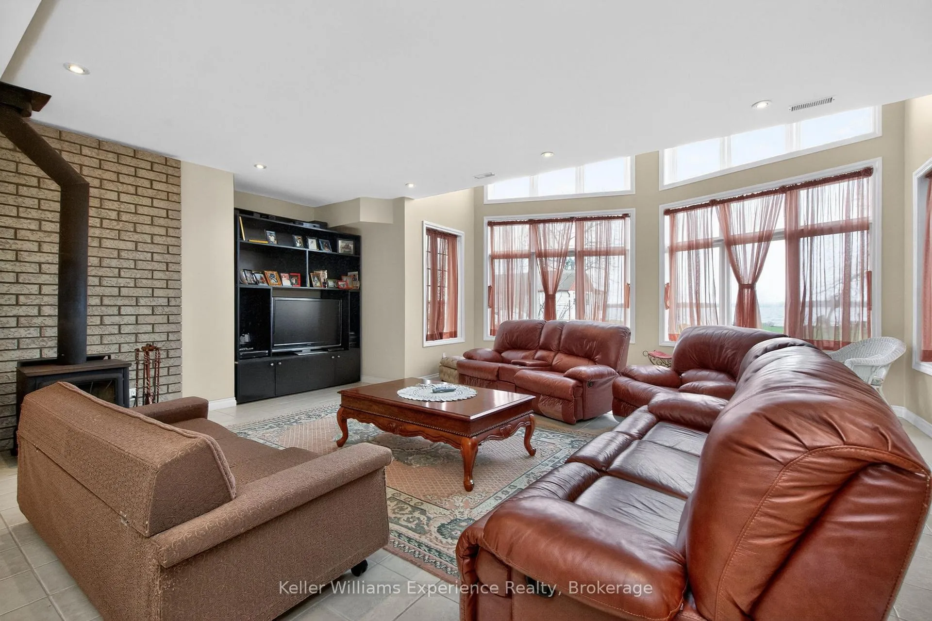 Photo 9 of 81 Silver Birch Crescent, Tay, Port McNicoll — HOMEH
